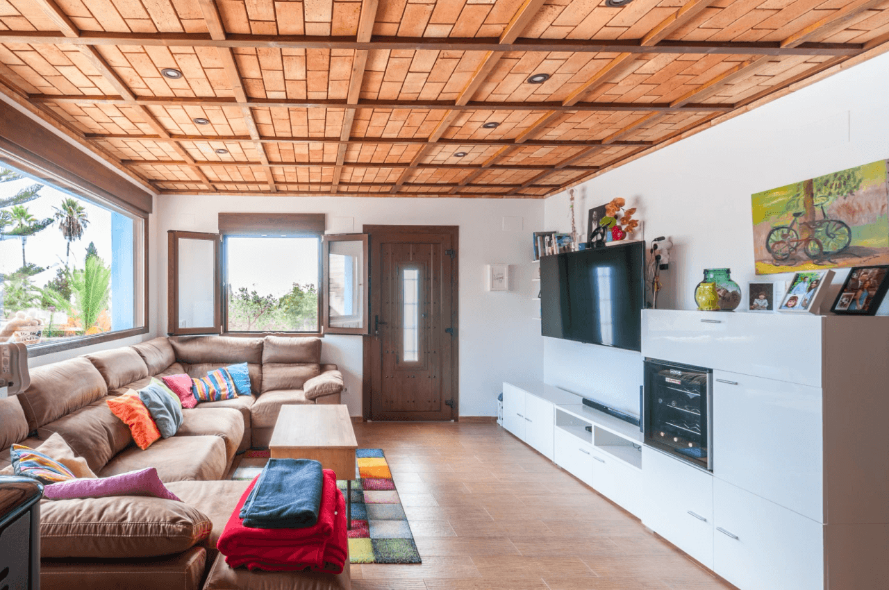 Benissa Finca te koop op groot perceel met zwembad en gastenhuis