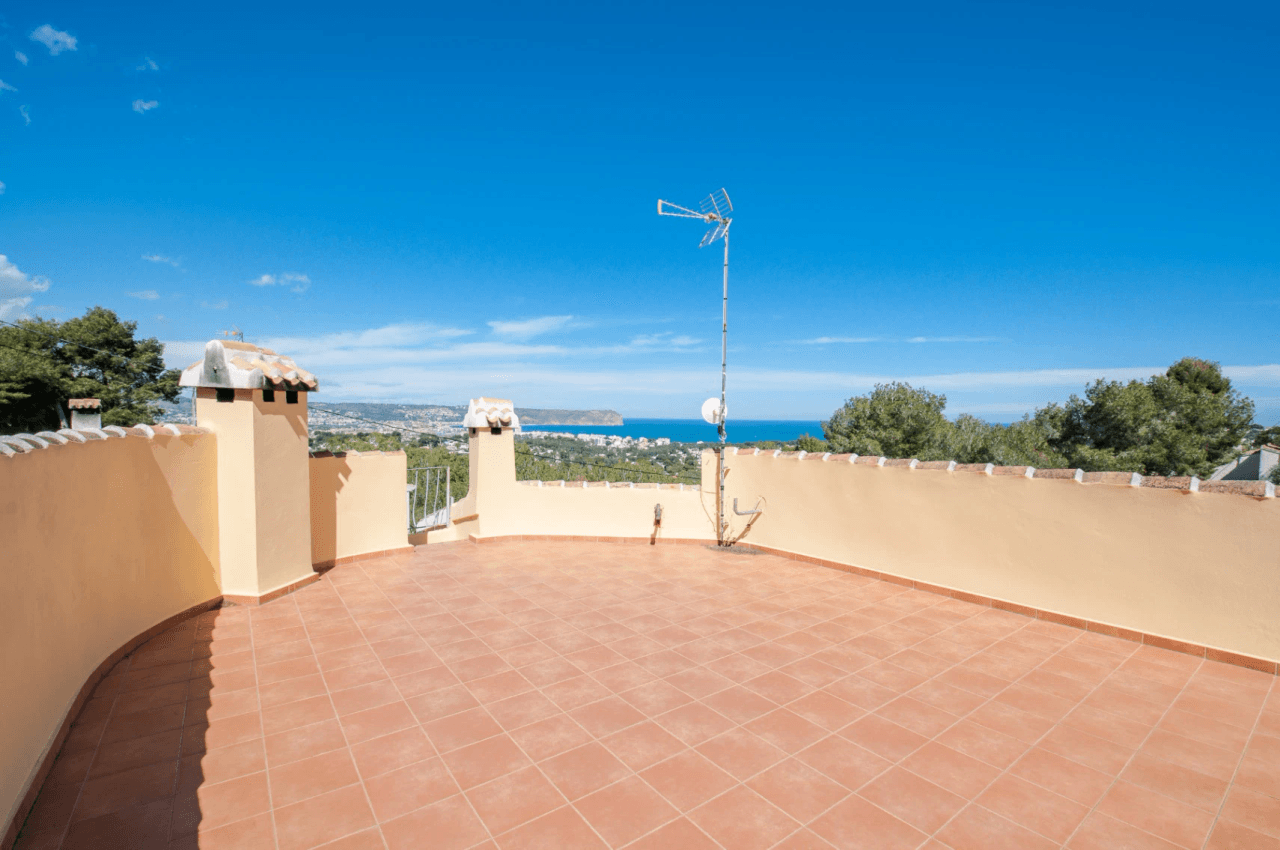 Villa  en venta en Costa Nova, Jávea, a 2 km de la playa y del centro.