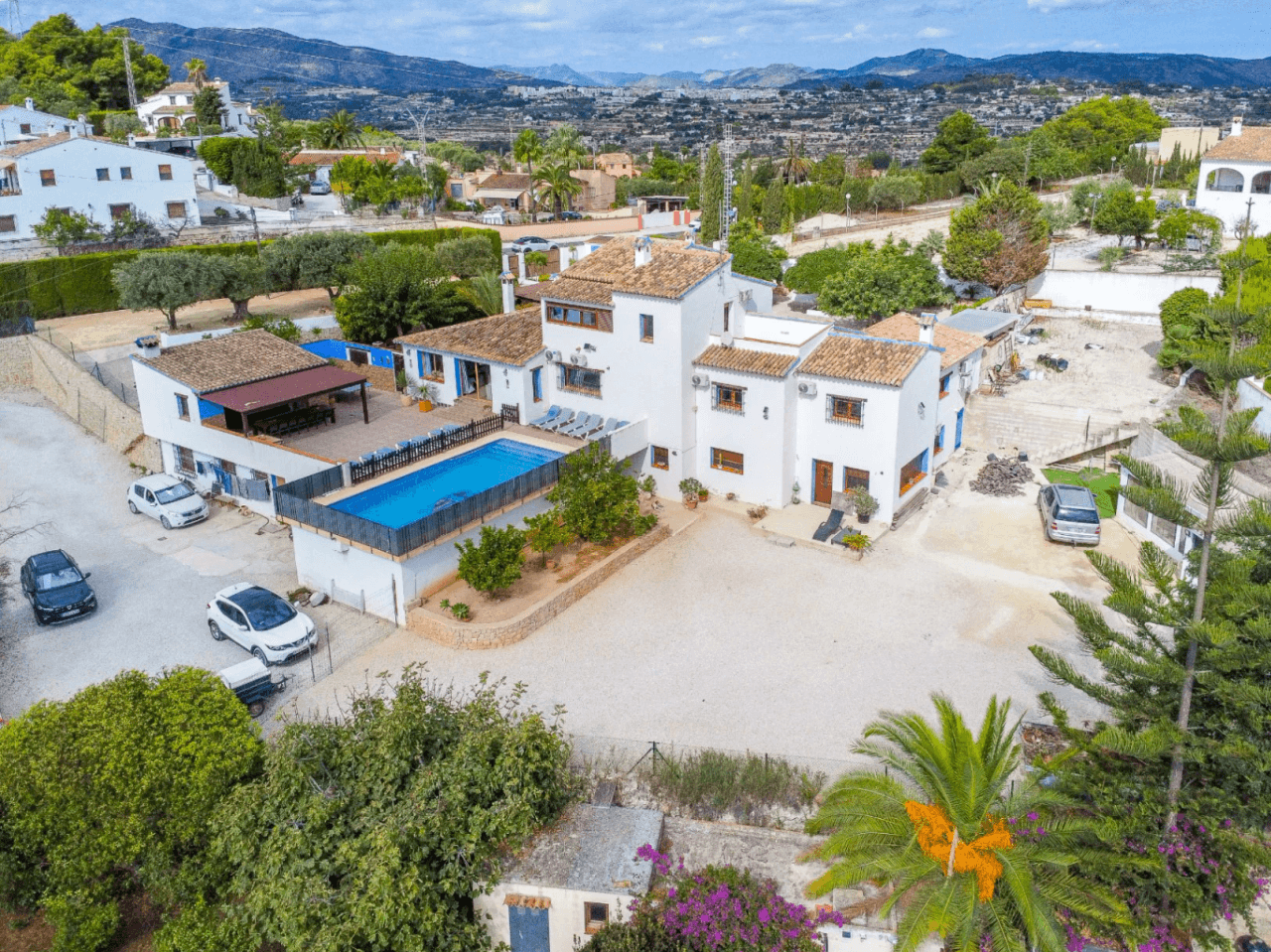Benissa Finca te koop op groot perceel met zwembad en gastenhuis