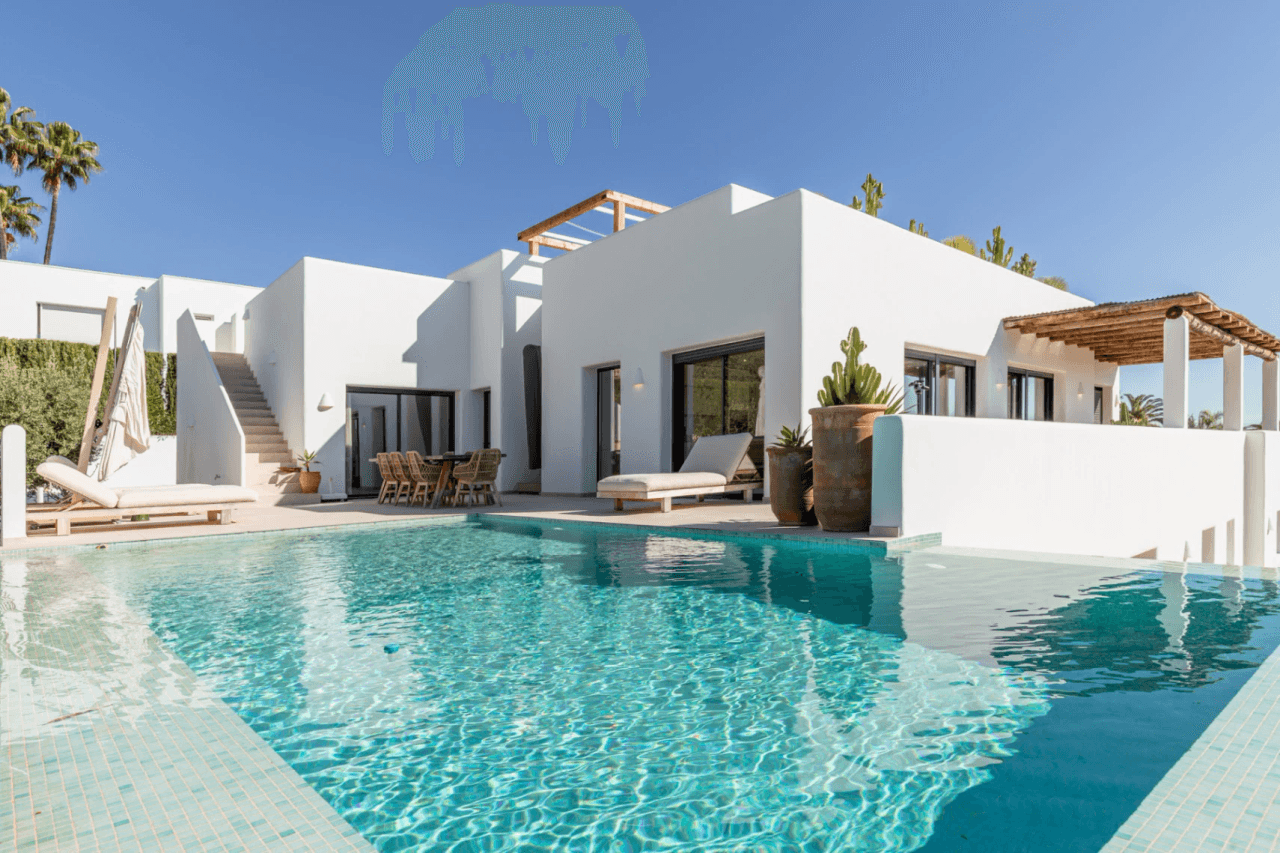 Ibiza Style Luxury Villa in Moraira — Mediterranean Elegance Just 1 km from the Sea