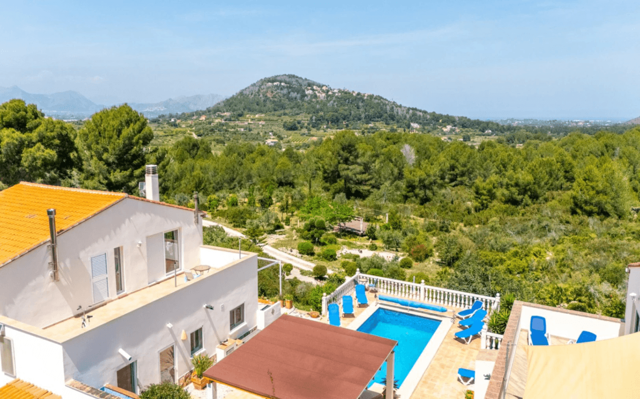 Ruime villa op een unieke locatie met panoramisch uitzicht, omringd door een natuurpark in Jesus Pobre, Denia, Costa Blanca.