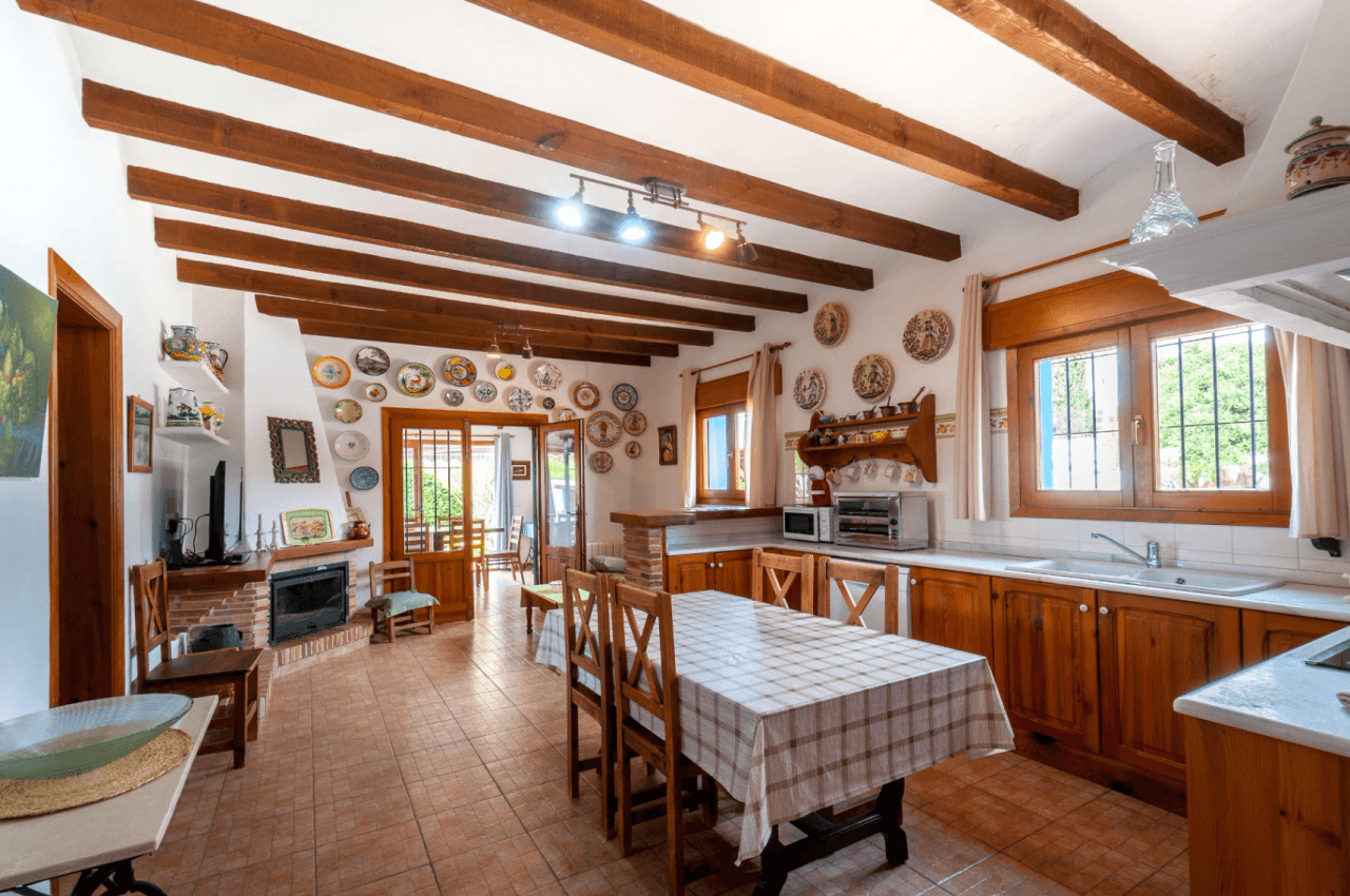 Benissa Finca te koop op groot perceel met zwembad en gastenhuis