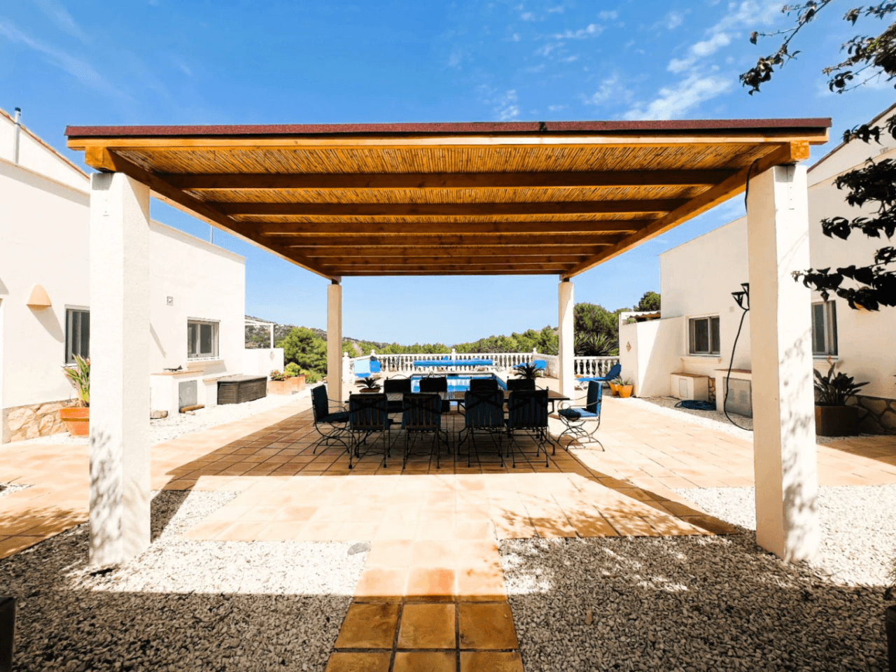 Ruime villa op een unieke locatie met panoramisch uitzicht, omringd door een natuurpark in Jesus Pobre, Denia, Costa Blanca.