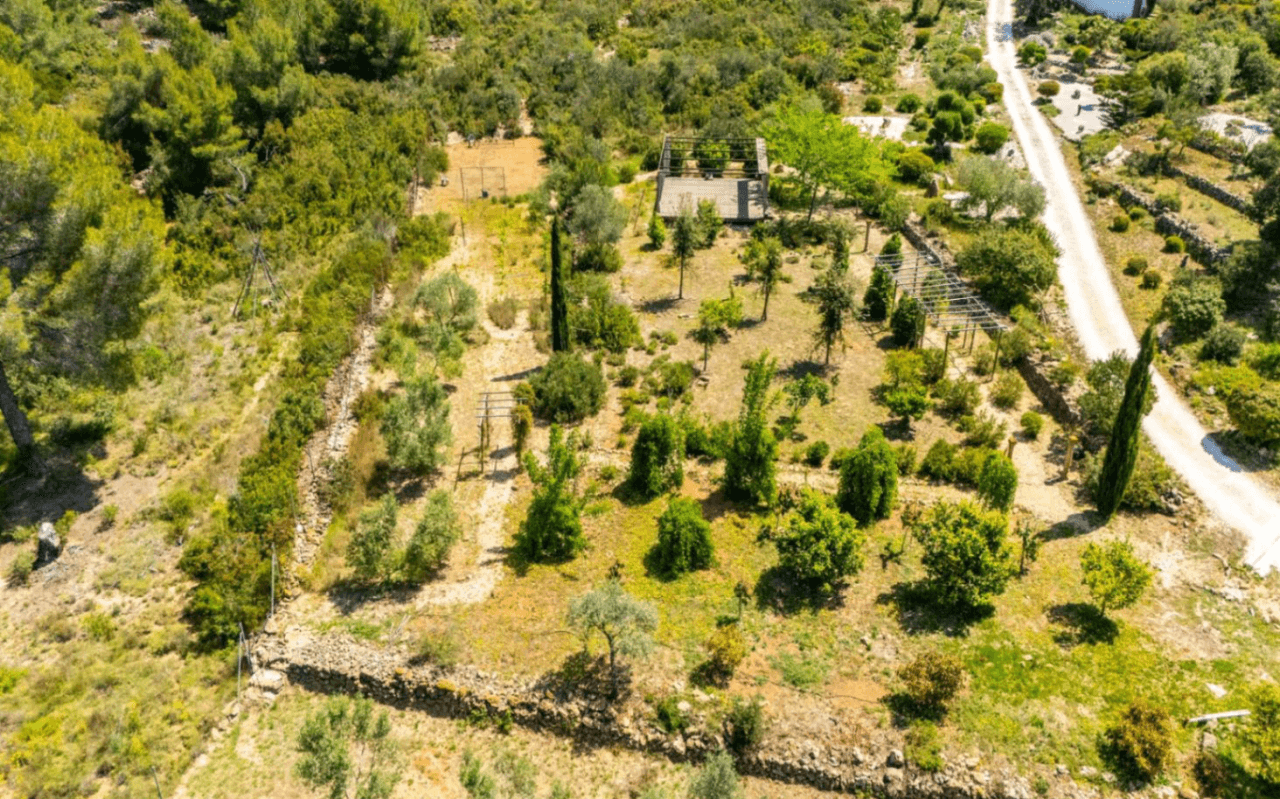 Ruime villa op een unieke locatie met panoramisch uitzicht, omringd door een natuurpark in Jesus Pobre, Denia, Costa Blanca.