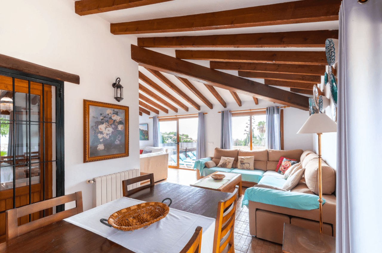 Benissa Finca te koop op groot perceel met zwembad en gastenhuis