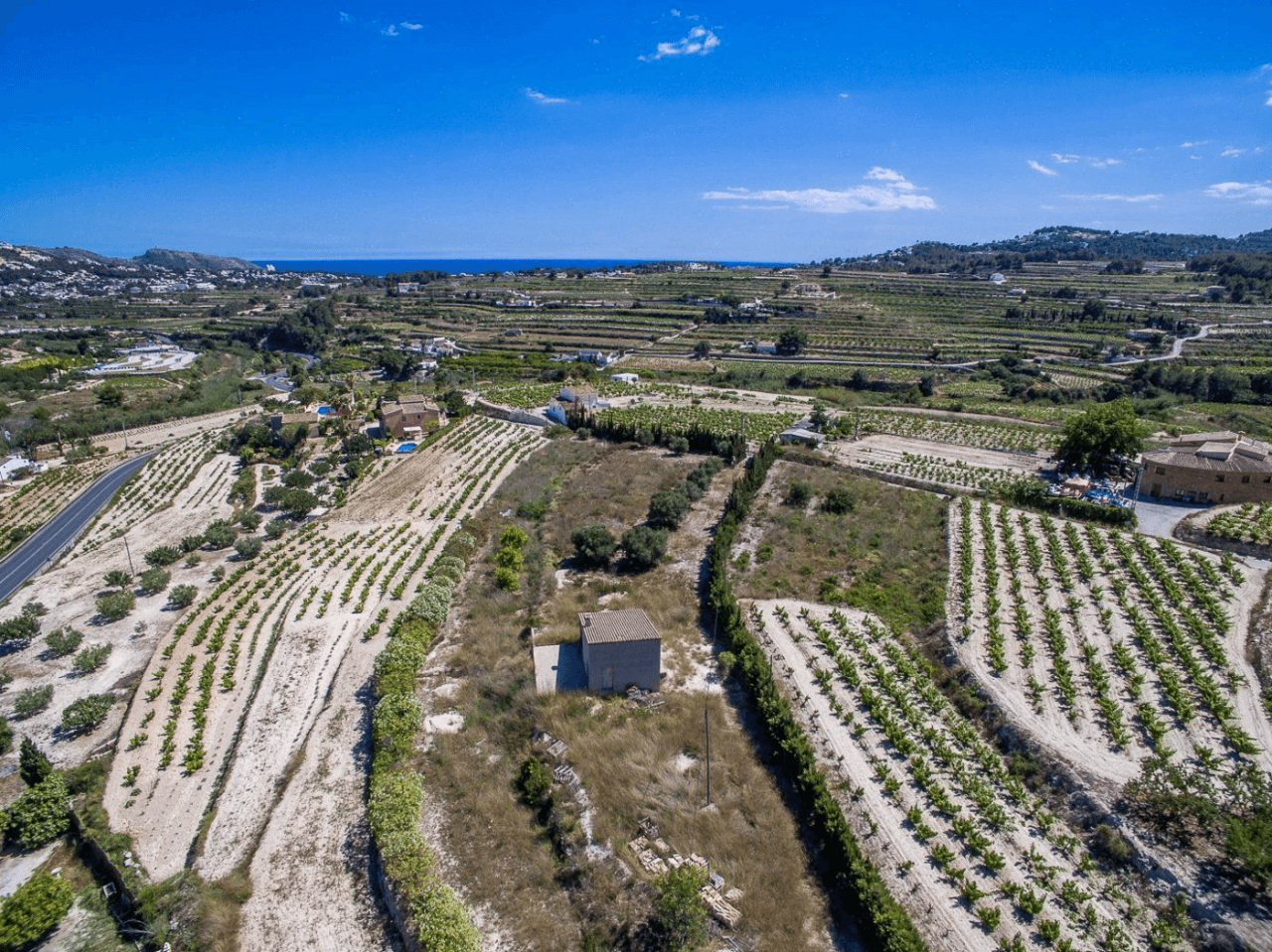 NIEUW TE BOUWEN FINCA OP EEN UNIEKE LOCATIE IN MORAIRA