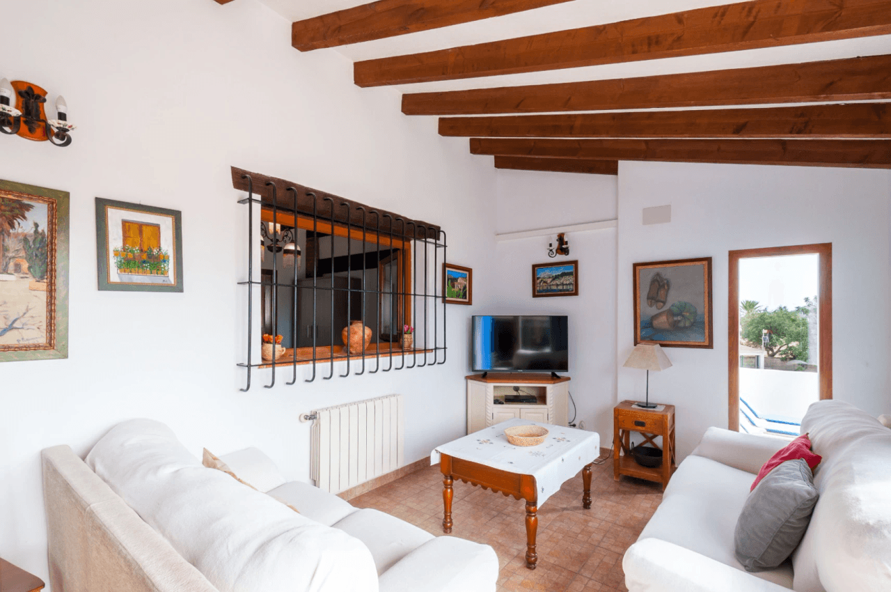 Benissa Finca te koop op groot perceel met zwembad en gastenhuis