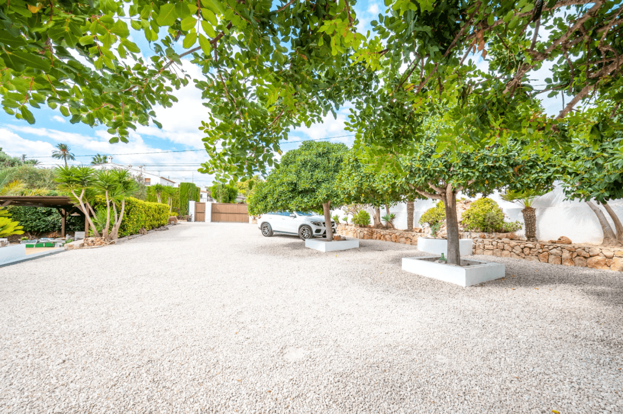 Benissa Finca te koop op groot perceel met zwembad en gastenhuis