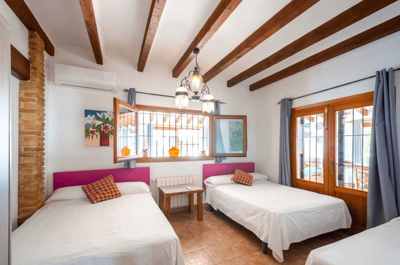 Benissa Finca te koop op groot perceel met zwembad en gastenhuis