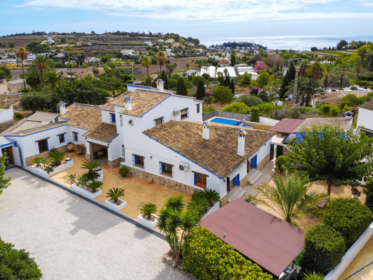 Benissa Finca te koop op groot perceel met zwembad en gastenhuis