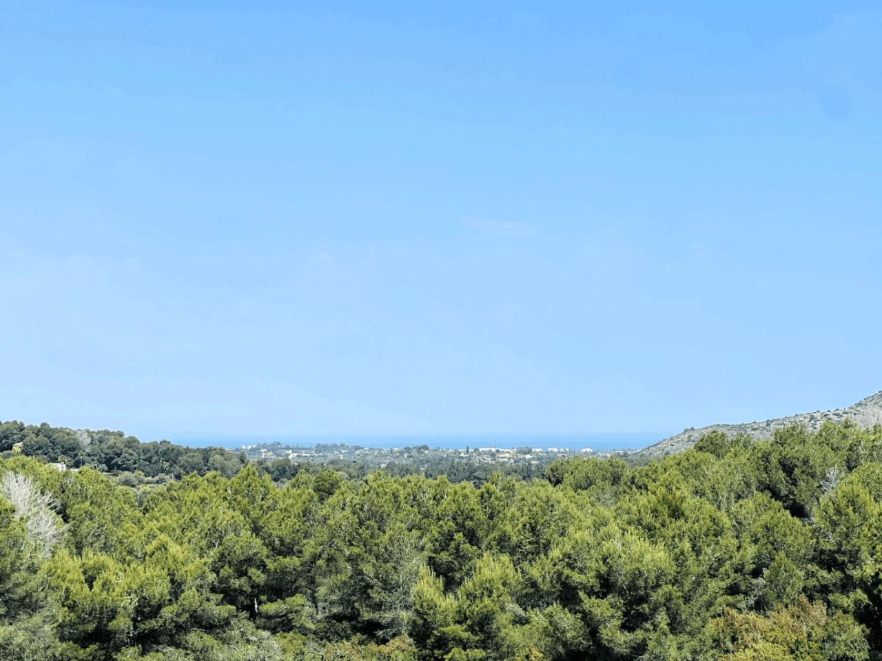 Ruime villa op een unieke locatie met panoramisch uitzicht, omringd door een natuurpark in Jesus Pobre, Denia, Costa Blanca.