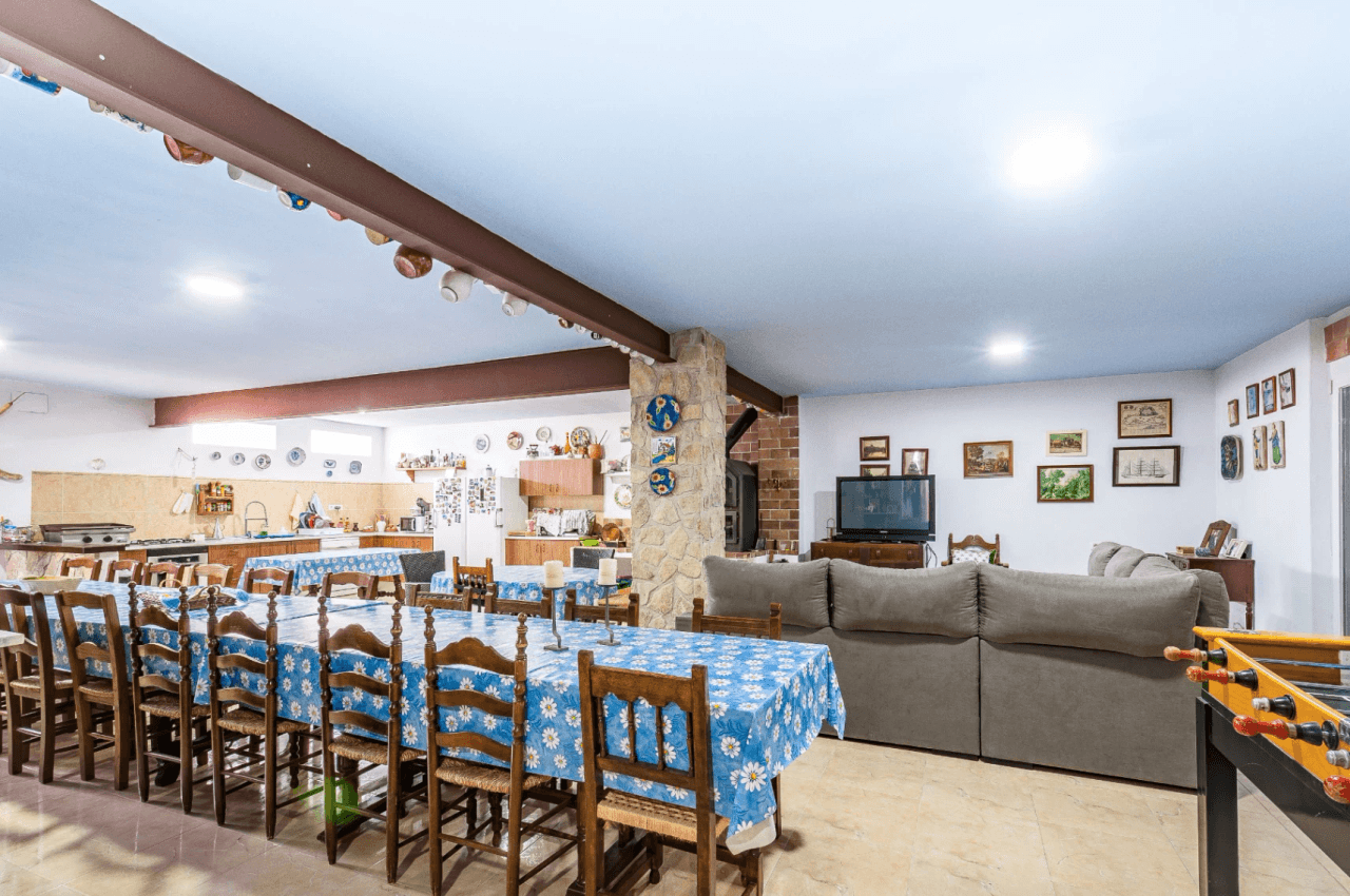 Benissa Finca te koop op groot perceel met zwembad en gastenhuis