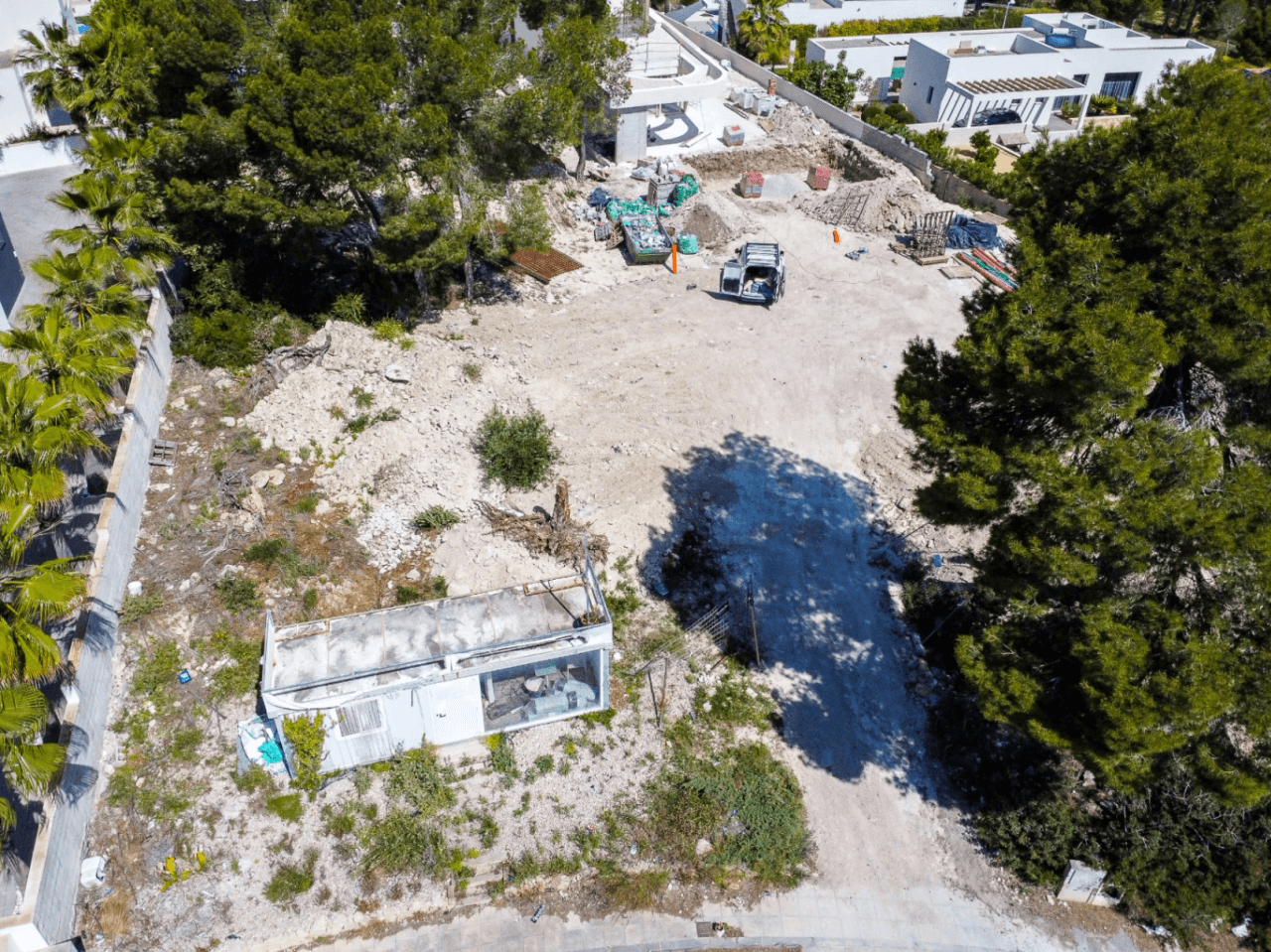 Perceel in Moraira te koop met zeezicht en volledige infrastructuur