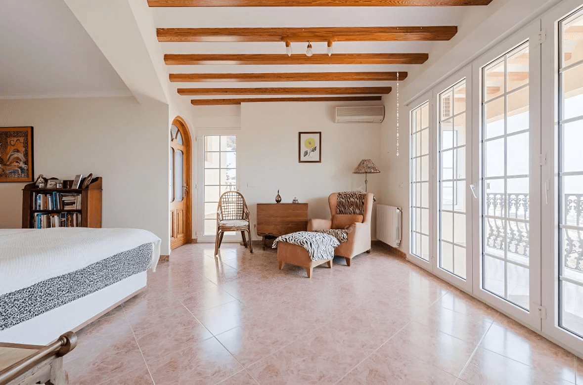 Magnifica villa de estilo mediterránea con vistas panorámicas al mar y poca distancia del centro de Denia, Costa Blanca