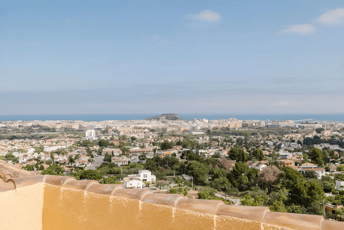 Magnifica villa de estilo mediterránea con vistas panorámicas al mar y poca distancia del centro de Denia, Costa Blanca