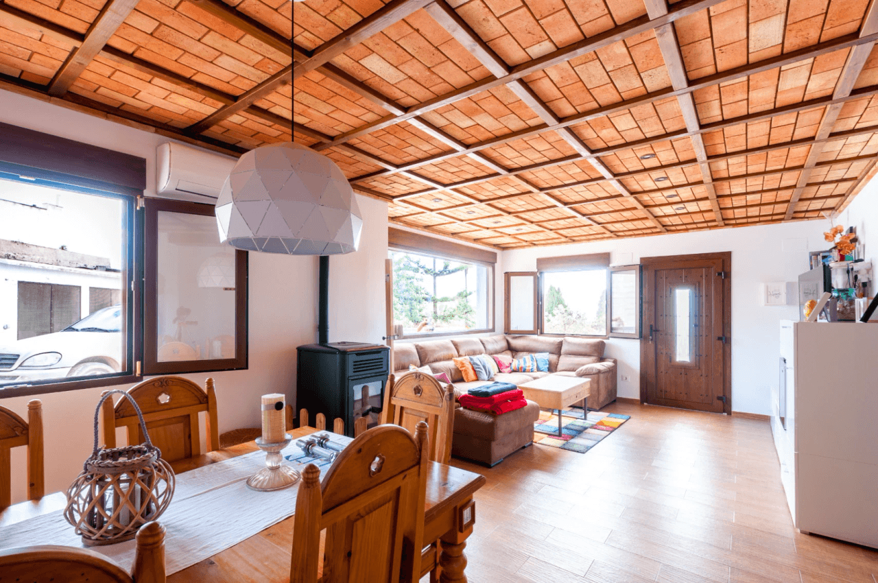 Benissa Finca te koop op groot perceel met zwembad en gastenhuis