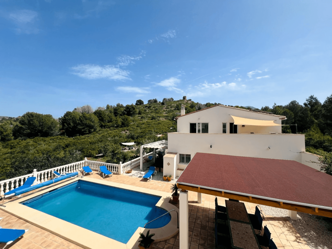 Ruime villa op een unieke locatie met panoramisch uitzicht, omringd door een natuurpark in Jesus Pobre, Denia, Costa Blanca.
