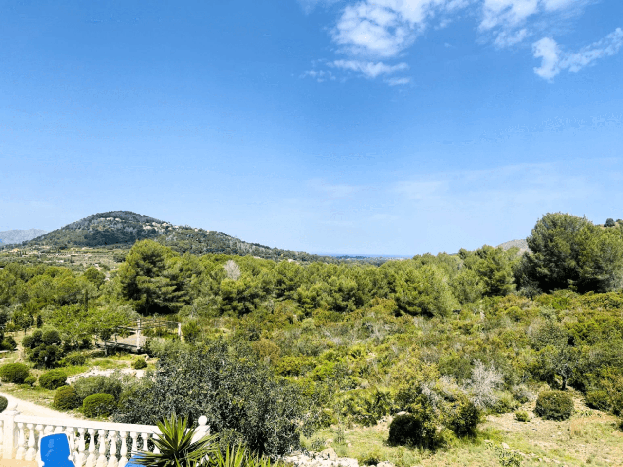 Ruime villa op een unieke locatie met panoramisch uitzicht, omringd door een natuurpark in Jesus Pobre, Denia, Costa Blanca.