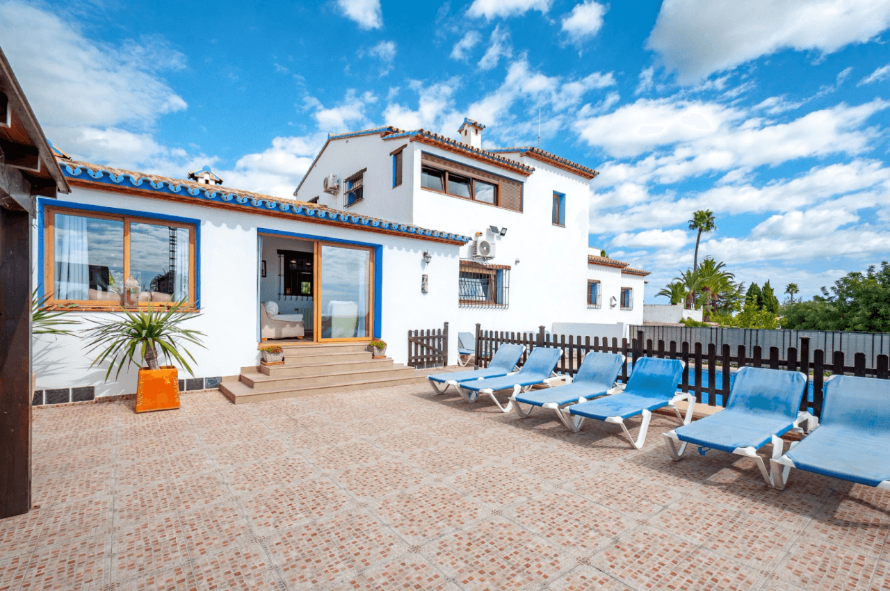 Benissa Finca te koop op groot perceel met zwembad en gastenhuis