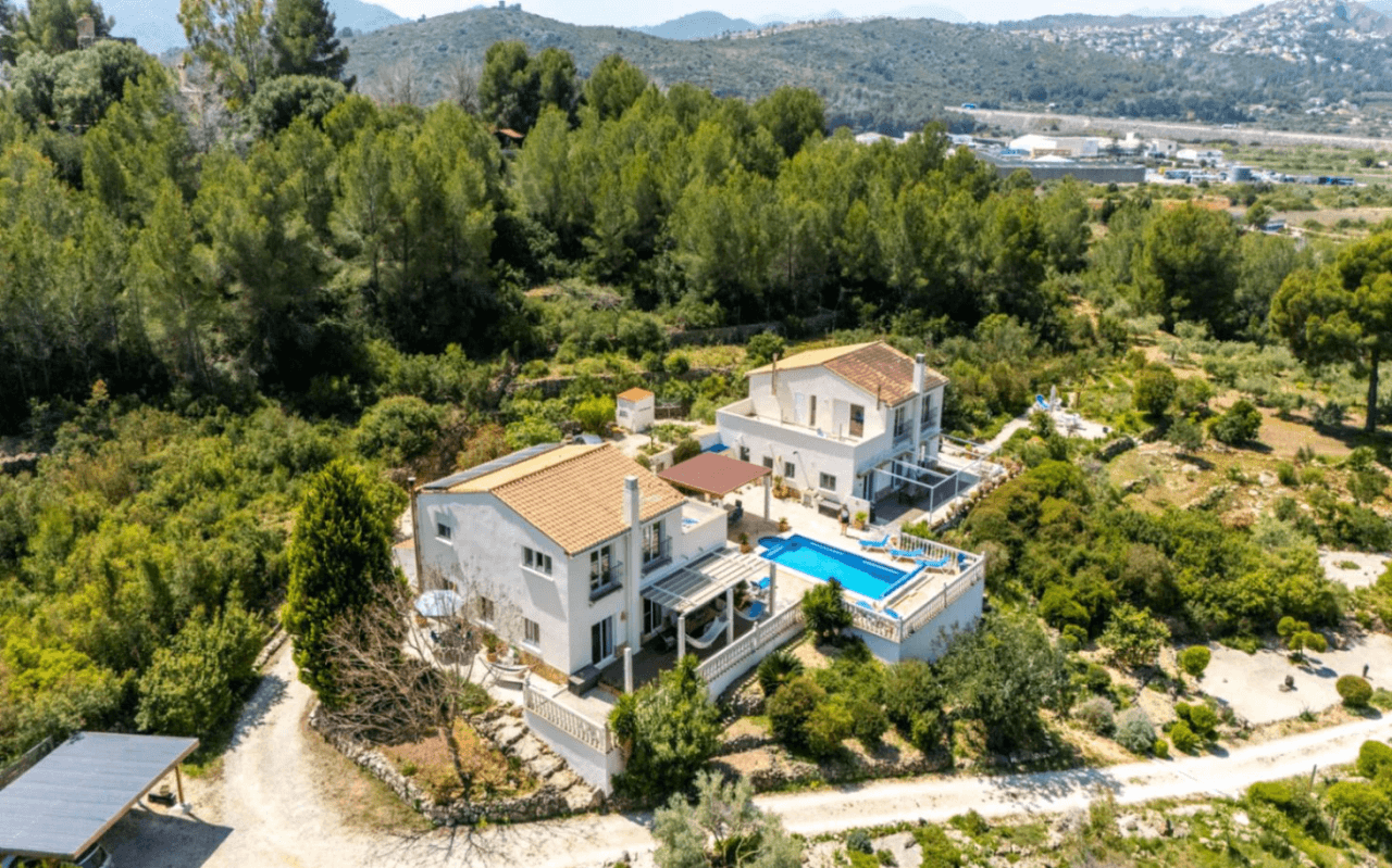 Ruime villa op een unieke locatie met panoramisch uitzicht, omringd door een natuurpark in Jesus Pobre, Denia, Costa Blanca.