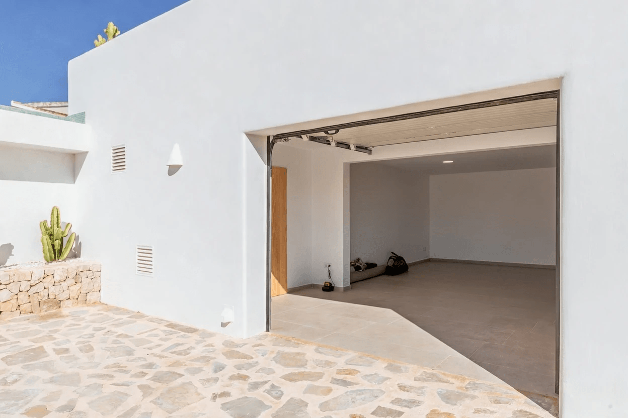 Ibiza Style Luxury Villa in Moraira — Mediterranean Elegance Just 1 km from the Sea