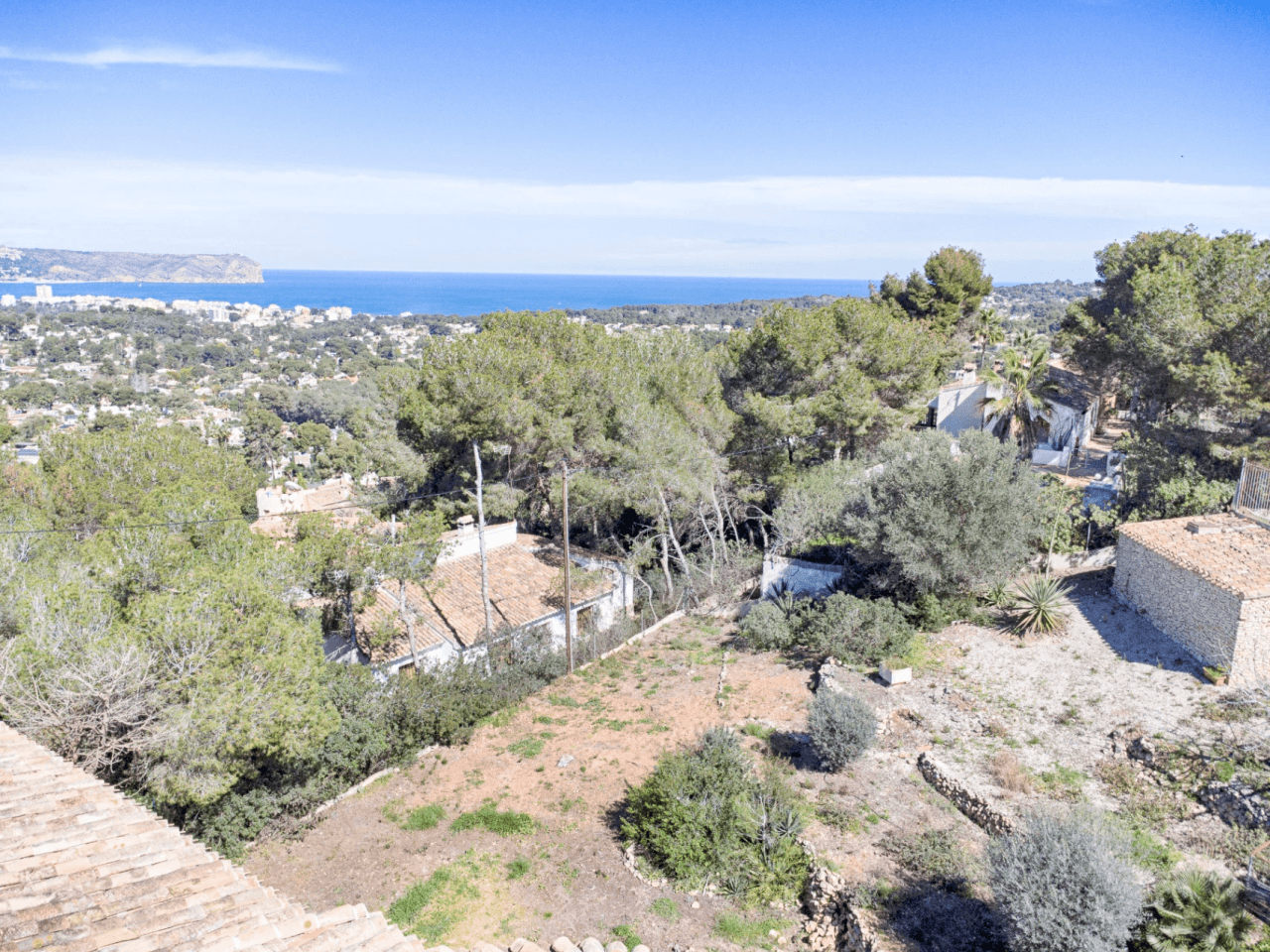 Villa  en venta en Costa Nova, Jávea, a 2 km de la playa y del centro.