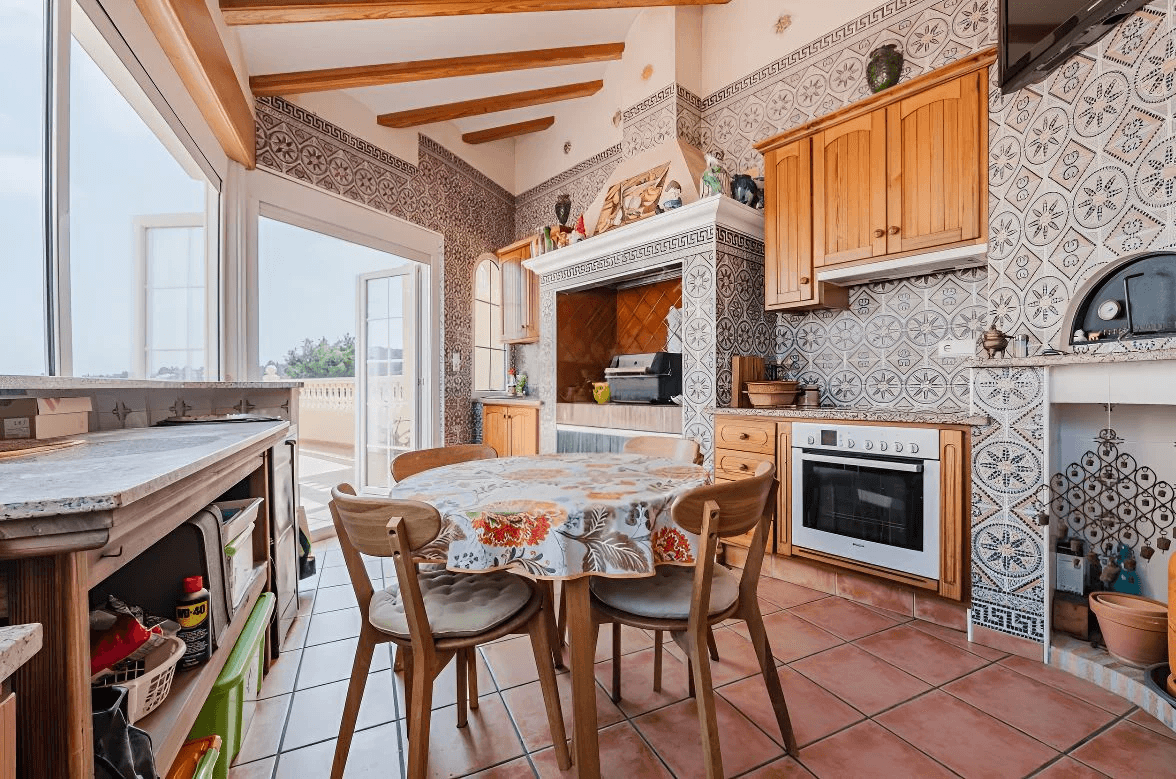 Magnifica villa de estilo mediterránea con vistas panorámicas al mar y poca distancia del centro de Denia, Costa Blanca
