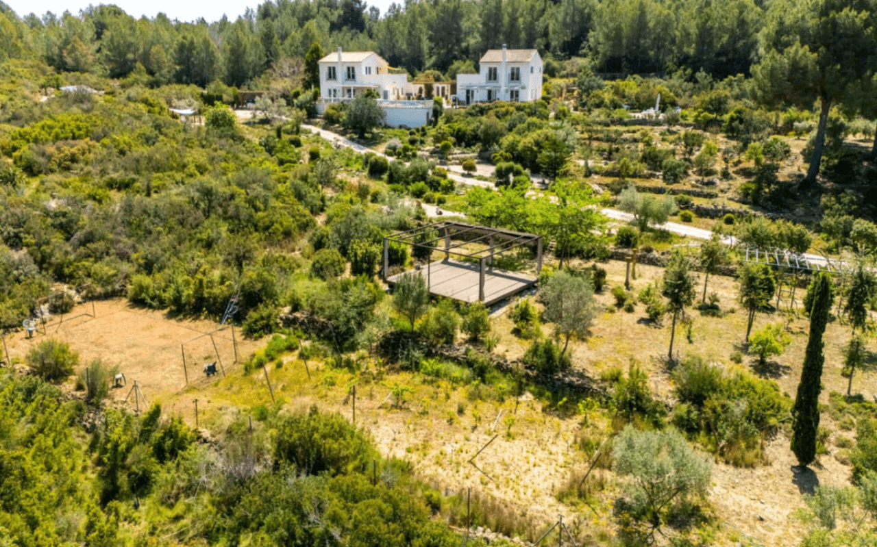 Ruime villa op een unieke locatie met panoramisch uitzicht, omringd door een natuurpark in Jesus Pobre, Denia, Costa Blanca.