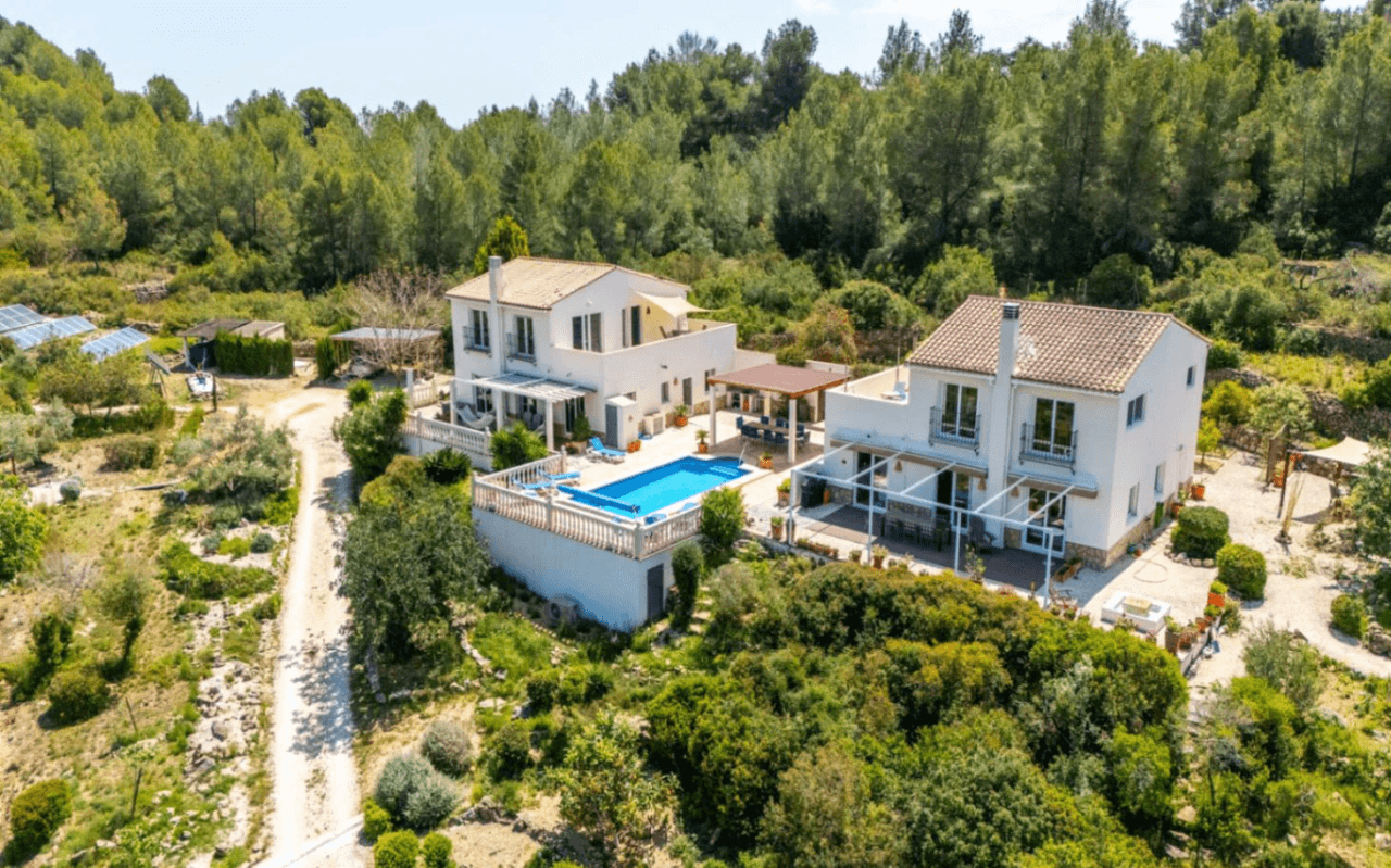 Ruime villa op een unieke locatie met panoramisch uitzicht, omringd door een natuurpark in Jesus Pobre, Denia, Costa Blanca.