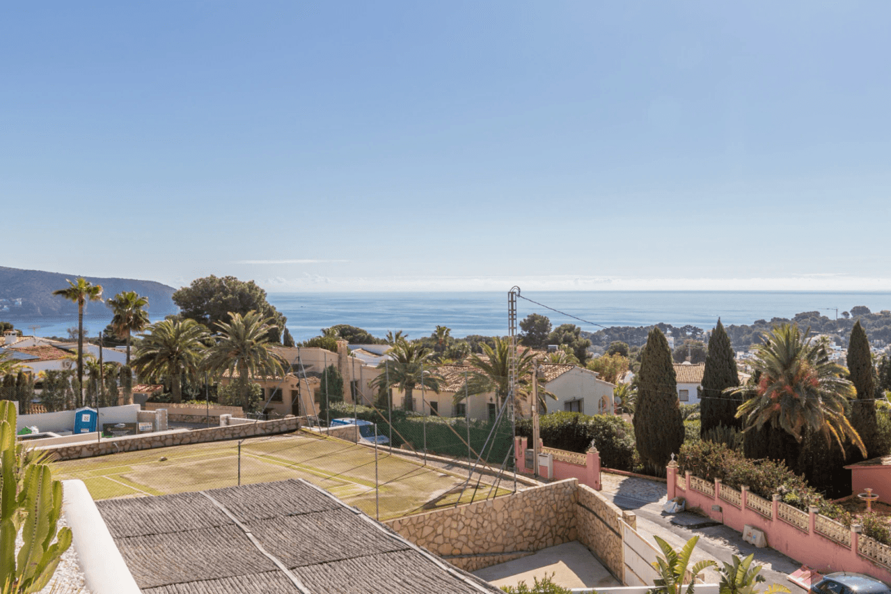 Ibiza Style Luxury Villa in Moraira — Mediterranean Elegance Just 1 km from the Sea