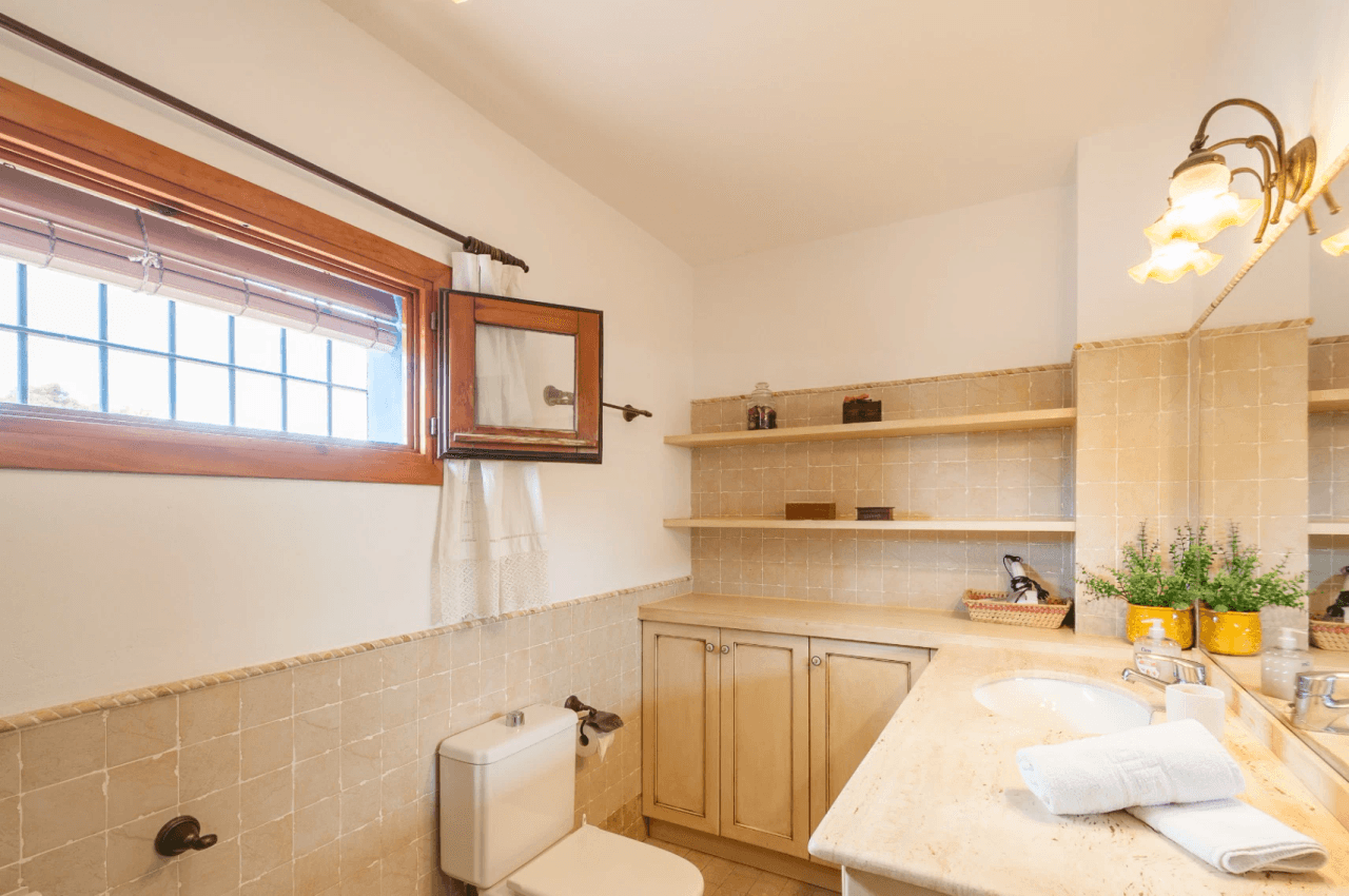 Benissa Finca te koop op groot perceel met zwembad en gastenhuis
