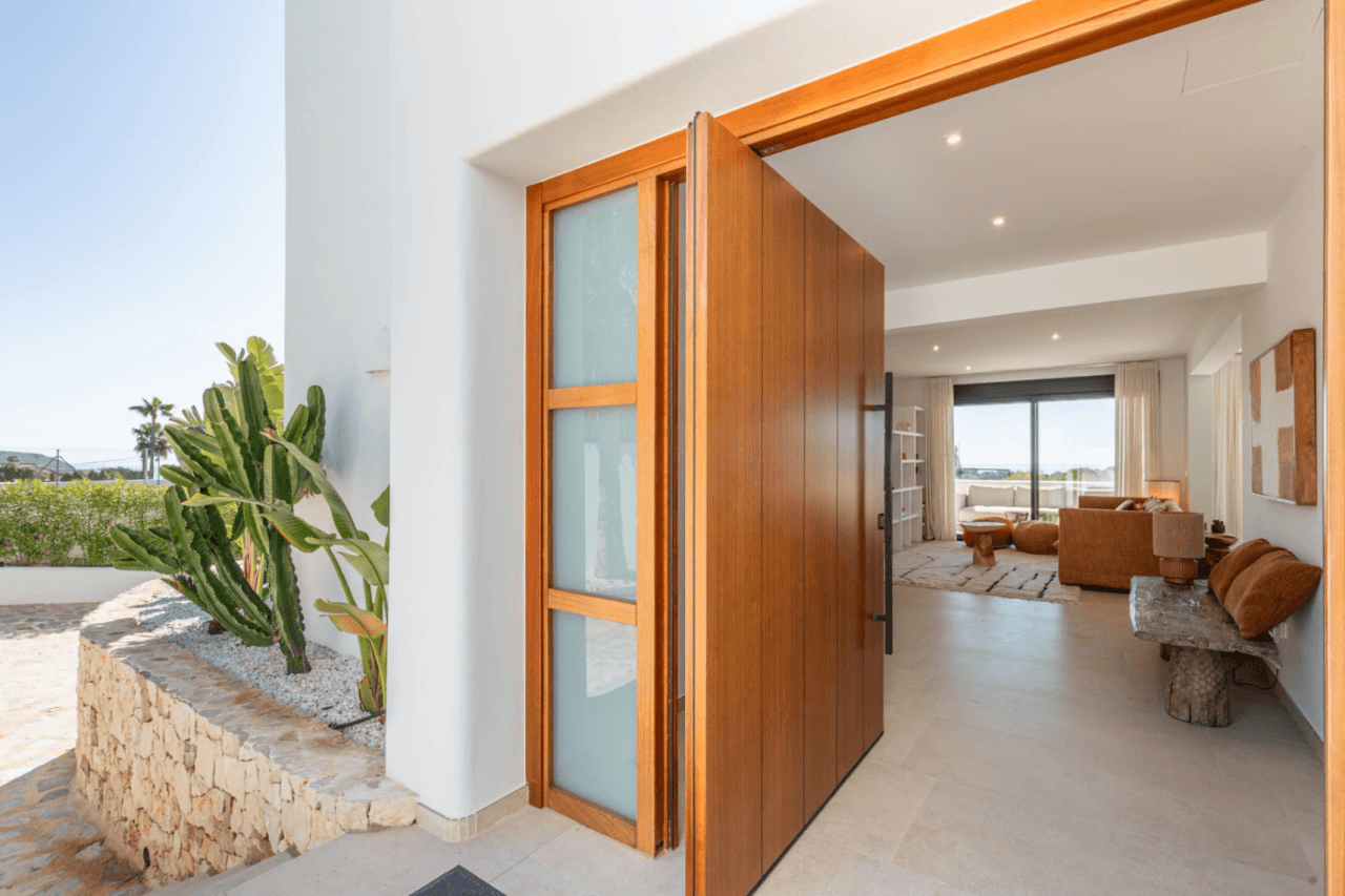 Ibiza Style Luxury Villa in Moraira — Mediterranean Elegance Just 1 km from the Sea