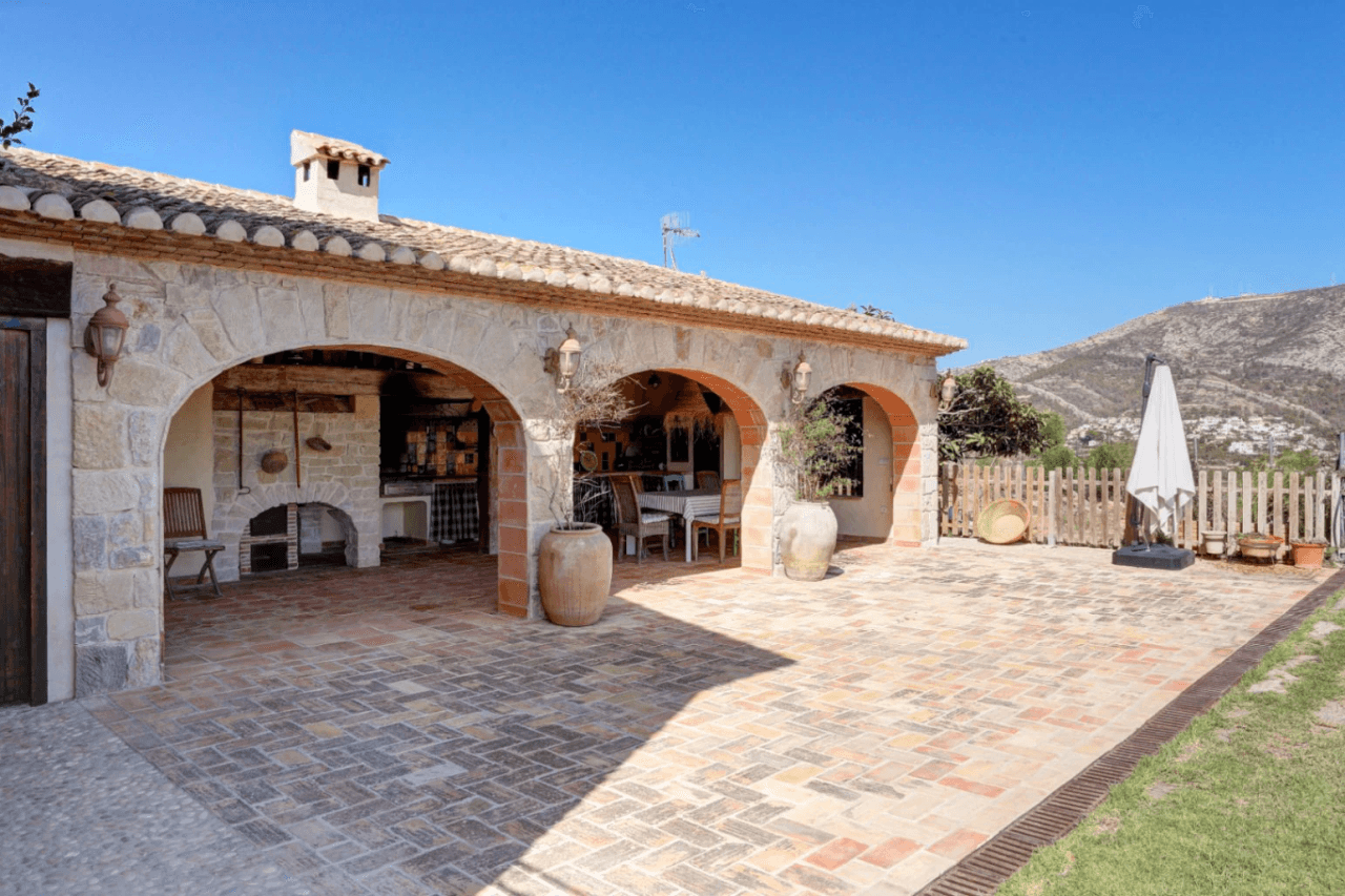 Prachtige finca te koop met uitzicht op zee en vallei in Moraira, Costa Blanca