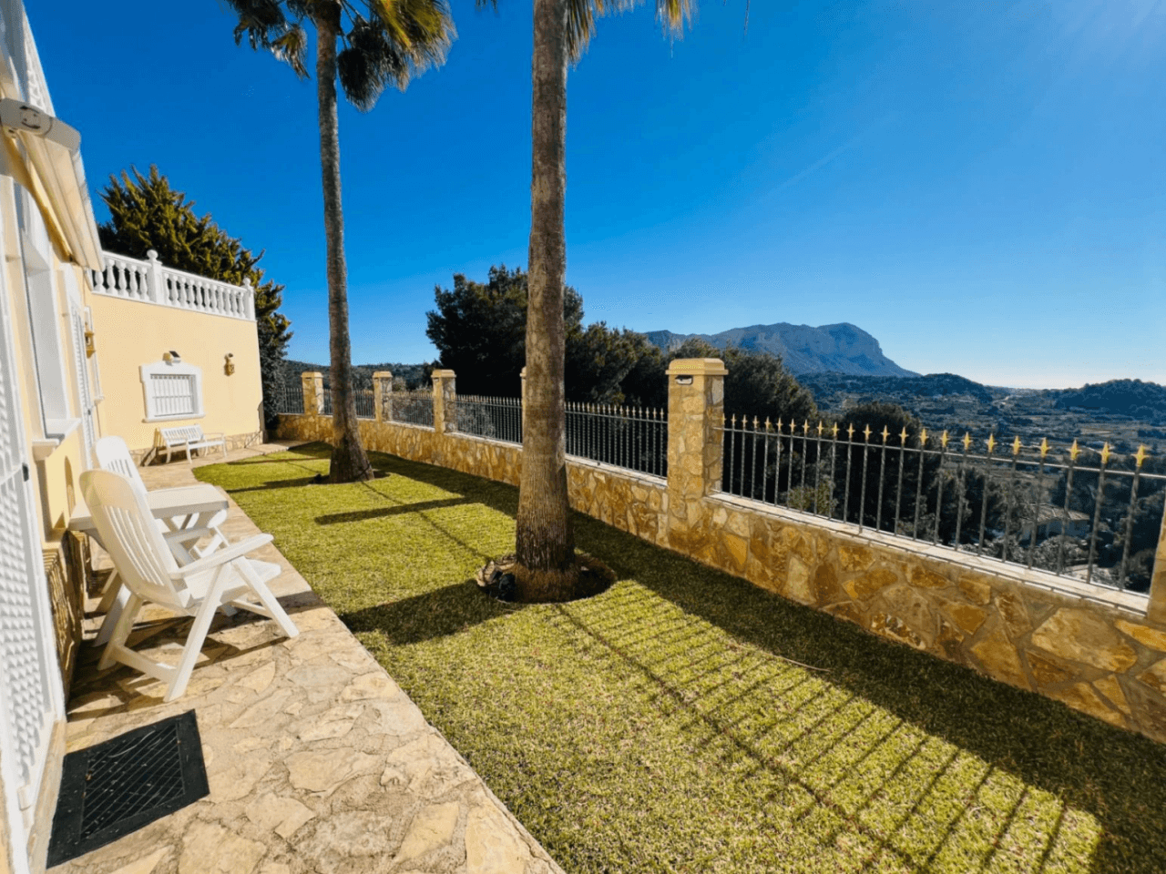 Impressive villa with panoramic sea and Montgó views for sale in La Sella Golf Resort, Pedreguer, Costa Blanca.