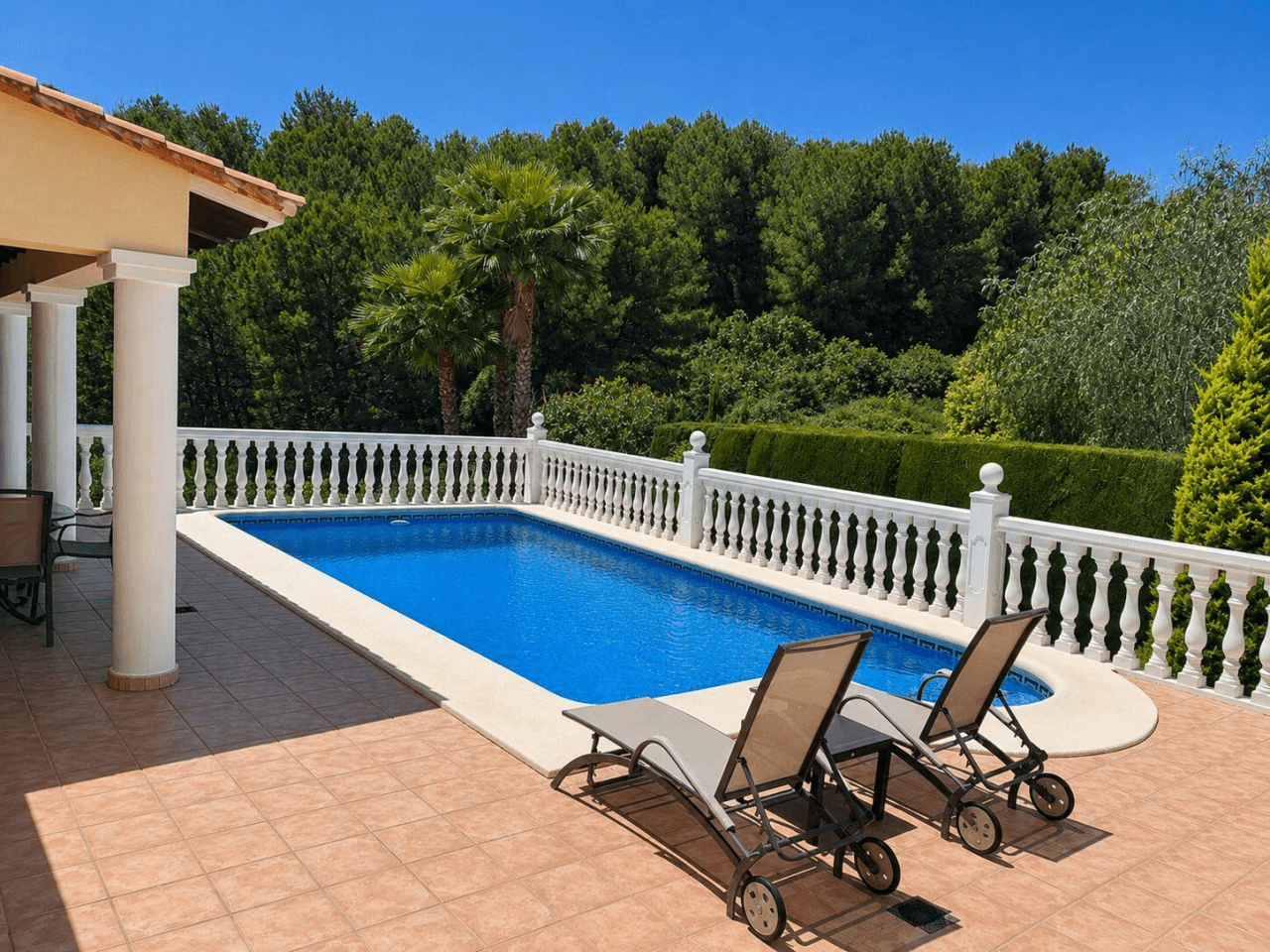 South-facing villa in excellent condition for sale in Sella Golf Resort, Pedreguer, Costa Blanca.