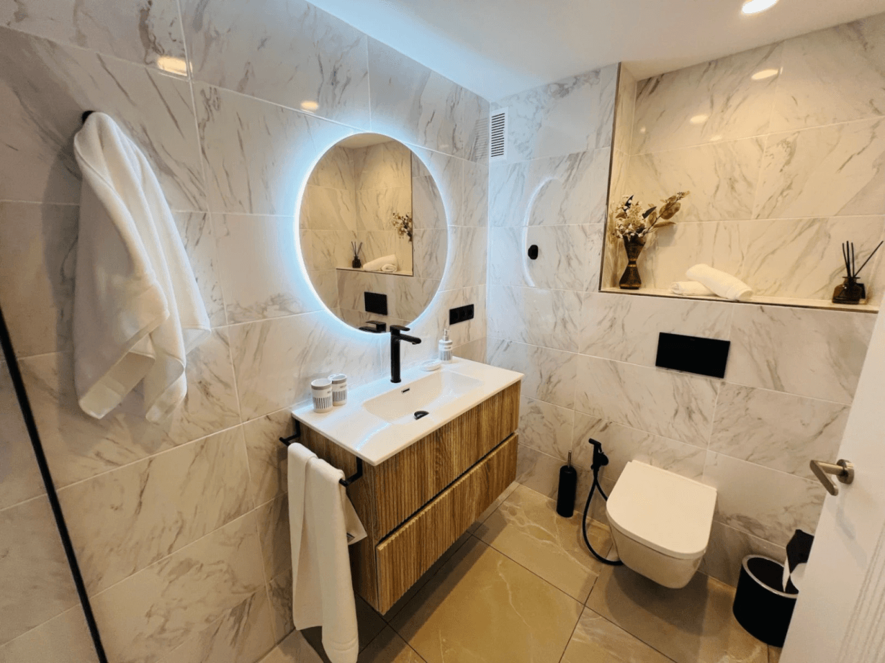 Volledig gerenoveerd appartement aan het strand te koop in Calpe, Costa Blanca.