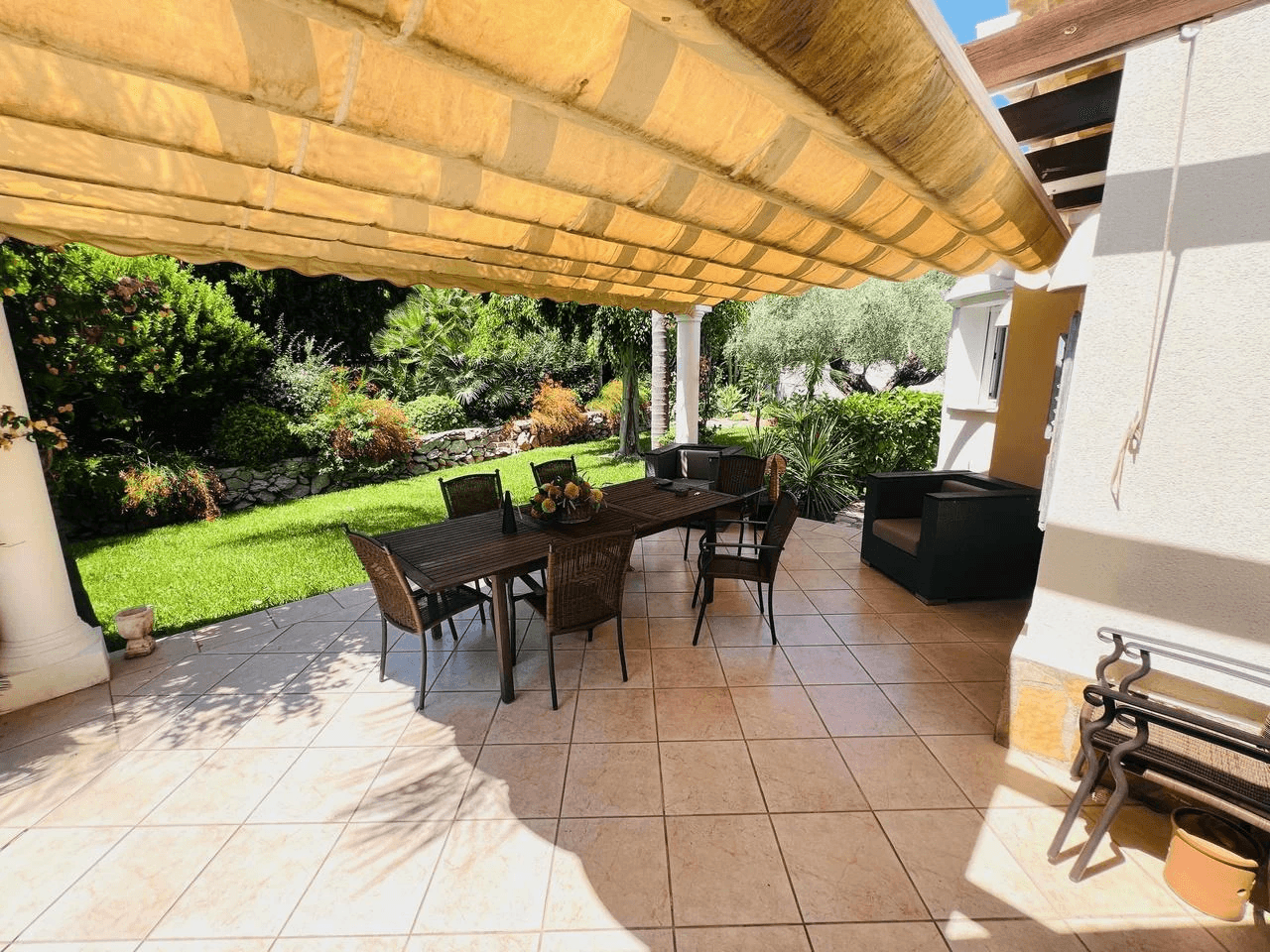 Charming Mediterranean villa on a single floor with spectacular views of La Sella Golf Resort, Pedreguer, Costa Blanca.