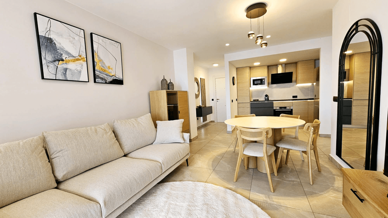Volledig gerenoveerd appartement aan het strand te koop in Calpe, Costa Blanca.