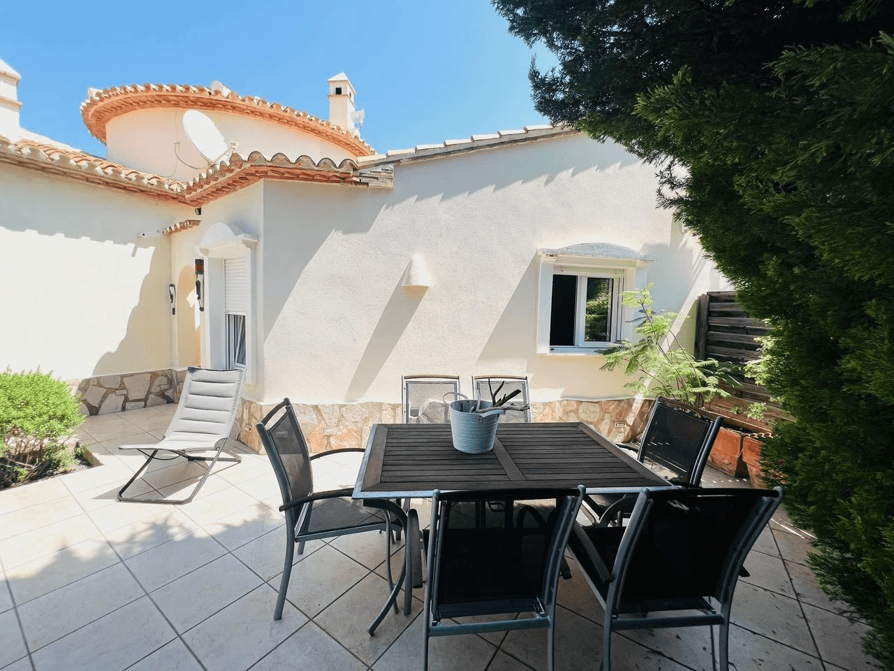 Charming Mediterranean villa on a single floor with spectacular views of La Sella Golf Resort, Pedreguer, Costa Blanca.