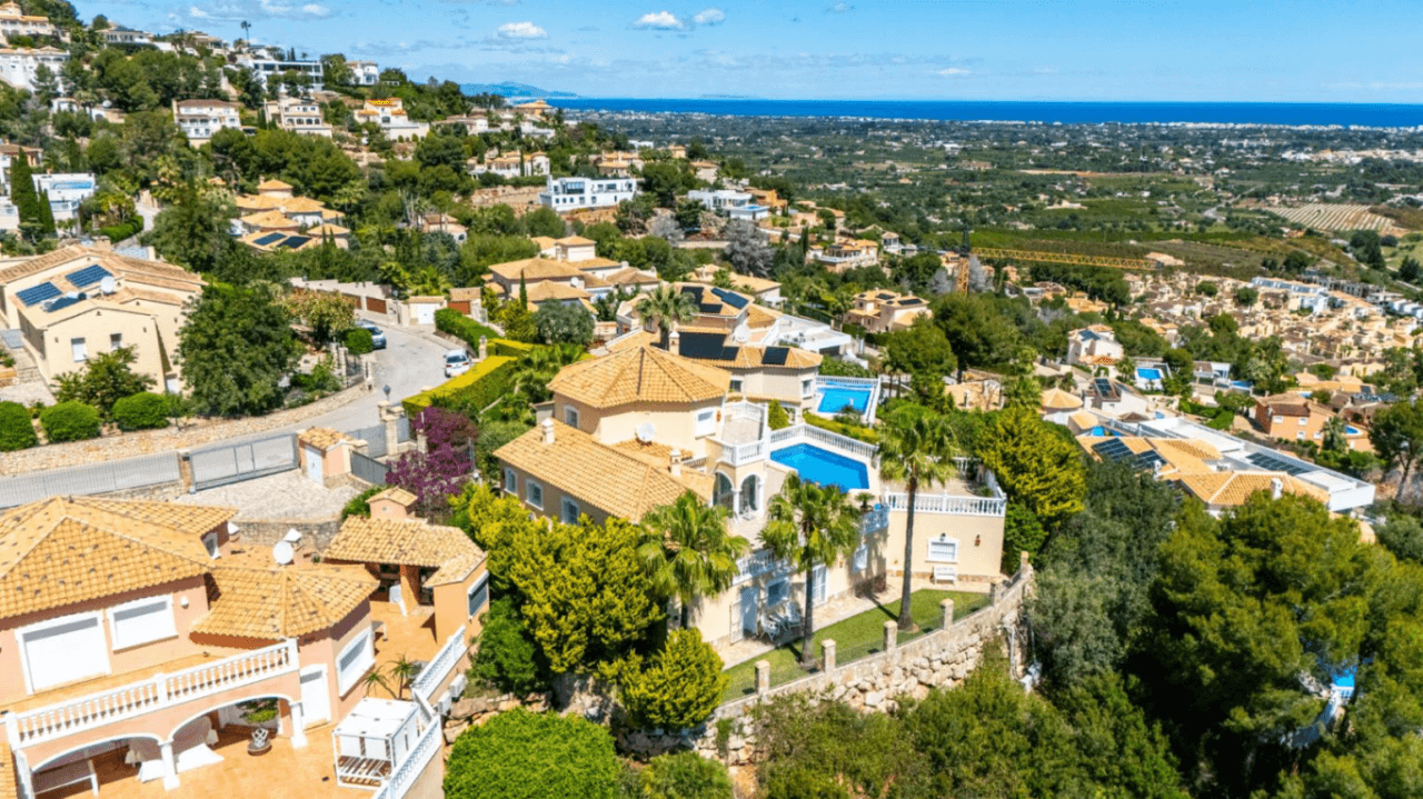 Impressive villa with panoramic sea and Montgó views for sale in La Sella Golf Resort, Pedreguer, Costa Blanca.