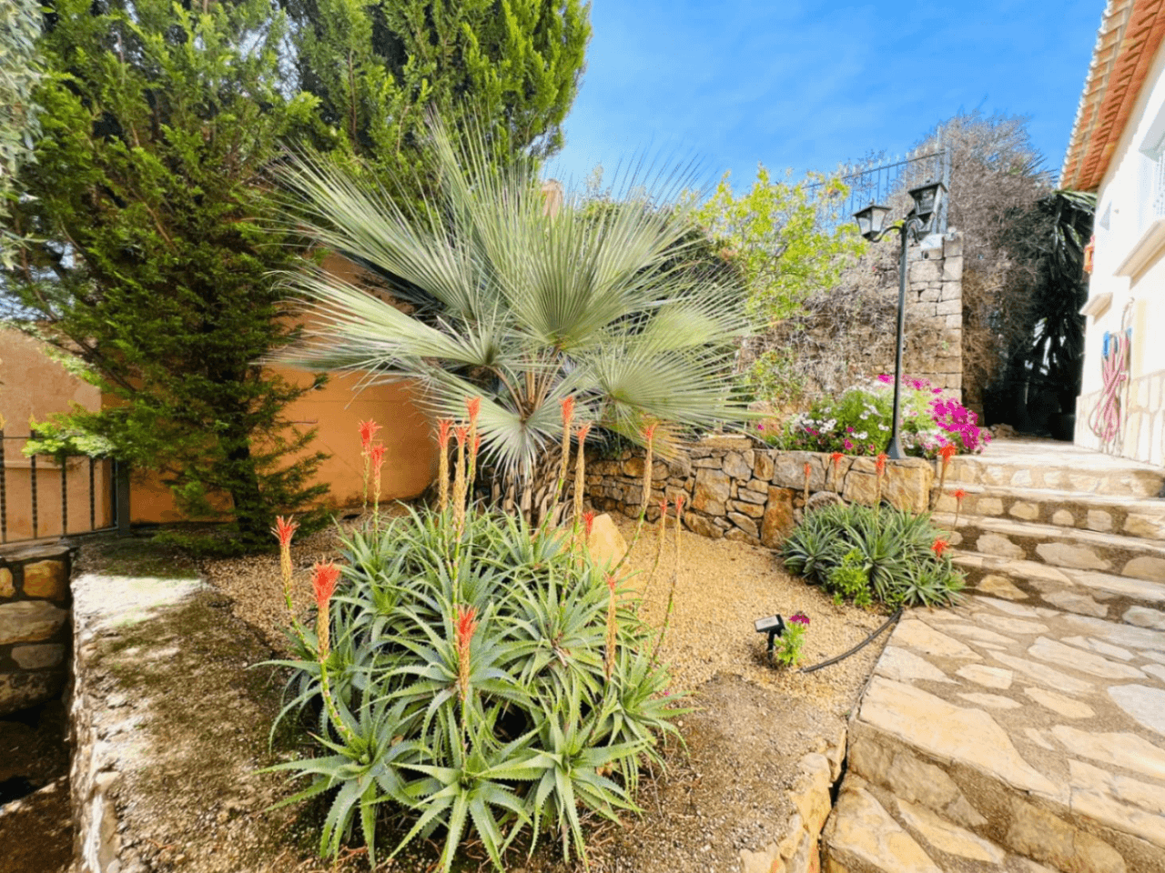 Impressive villa with panoramic sea and Montgó views for sale in La Sella Golf Resort, Pedreguer, Costa Blanca.