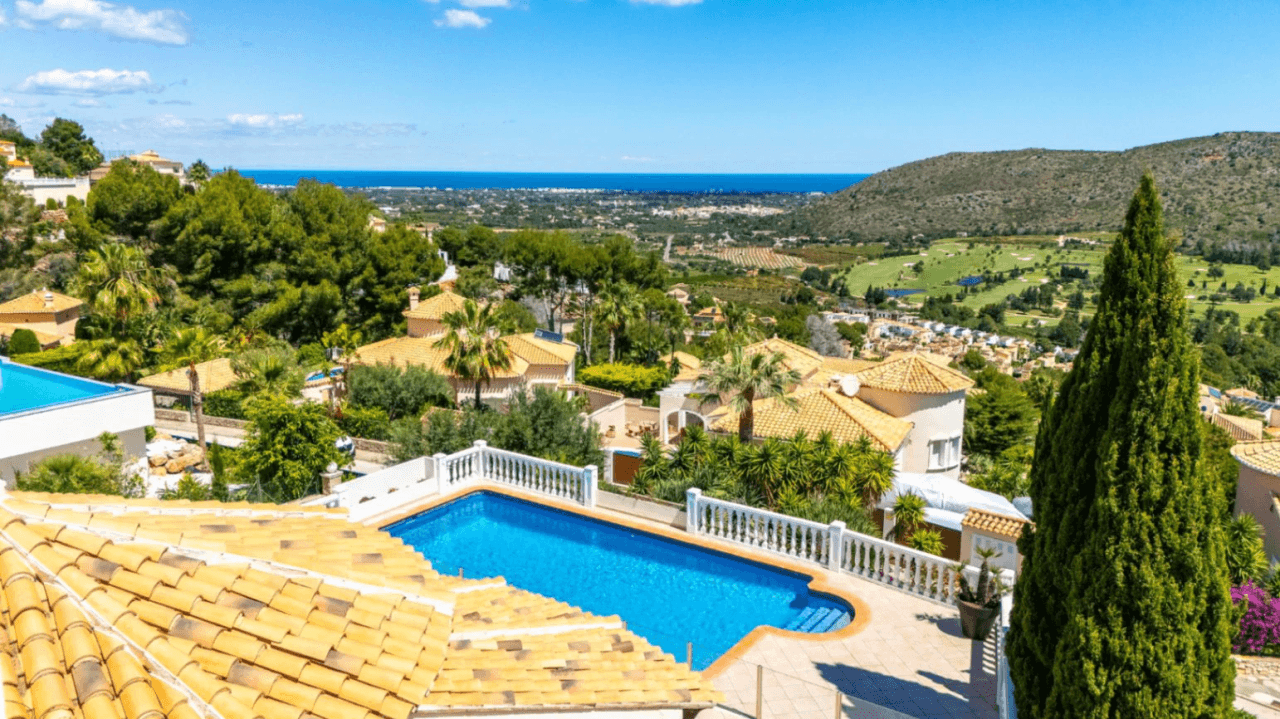 Charming Mediterranean villa on a single floor with spectacular views of La Sella Golf Resort, Pedreguer, Costa Blanca.