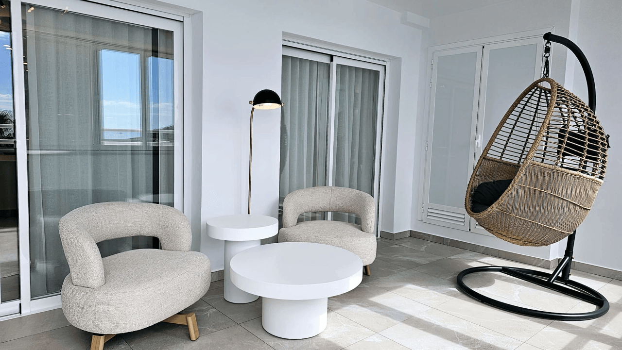 Volledig gerenoveerd appartement aan het strand te koop in Calpe, Costa Blanca.