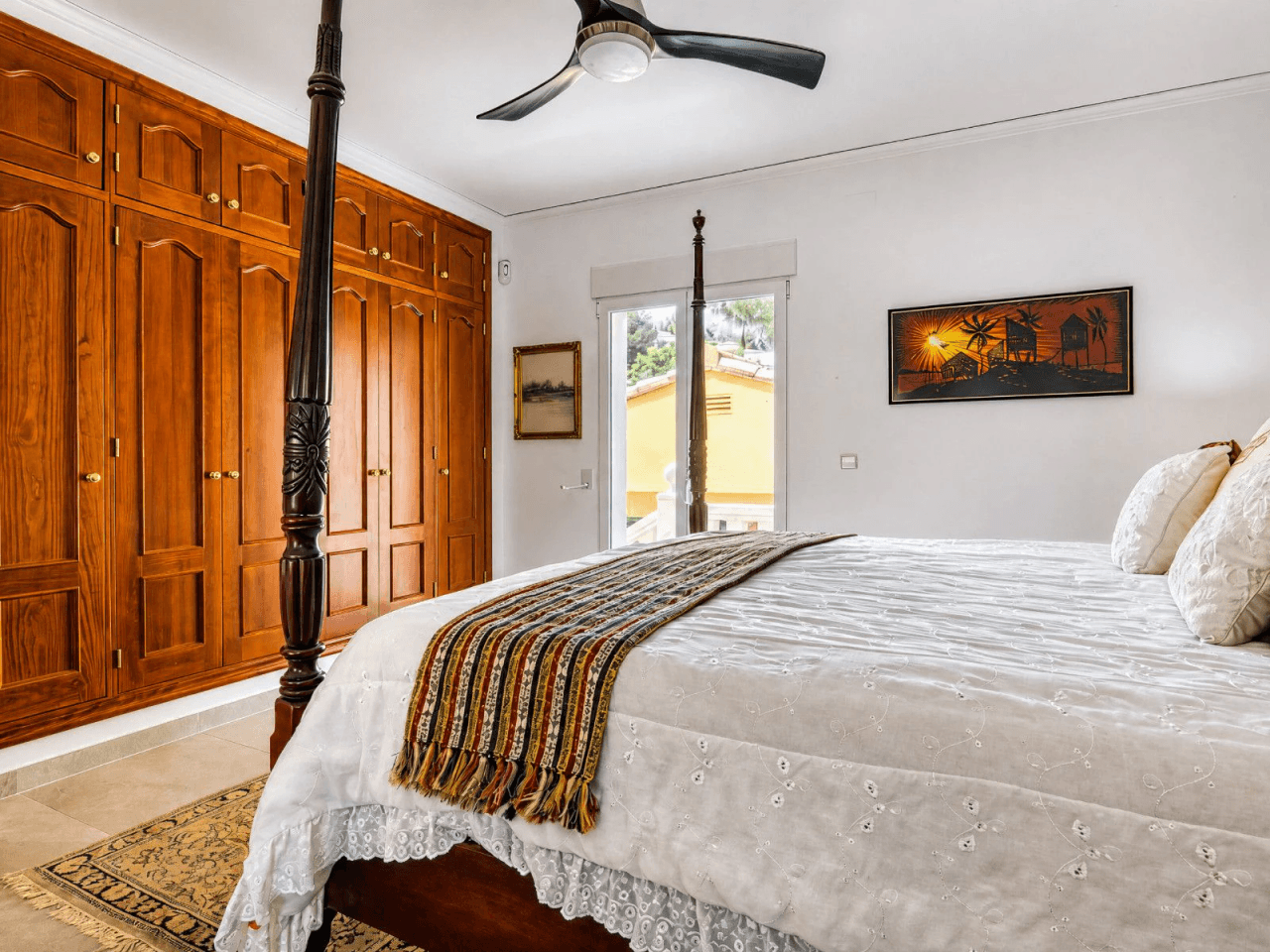 South-facing villa in excellent condition for sale in Sella Golf Resort, Pedreguer, Costa Blanca.