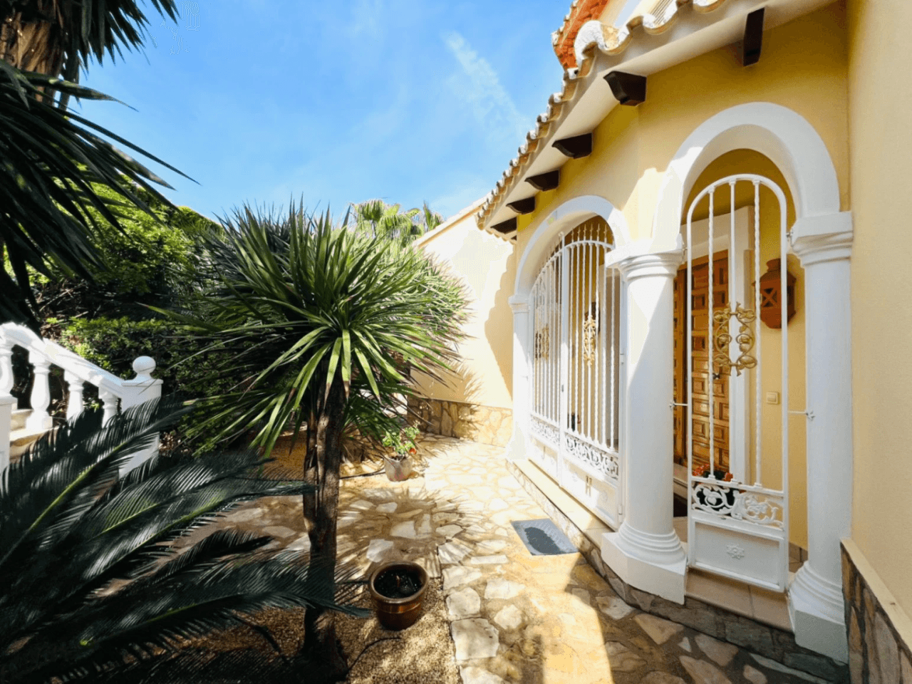 Impressive villa with panoramic sea and Montgó views for sale in La Sella Golf Resort, Pedreguer, Costa Blanca.