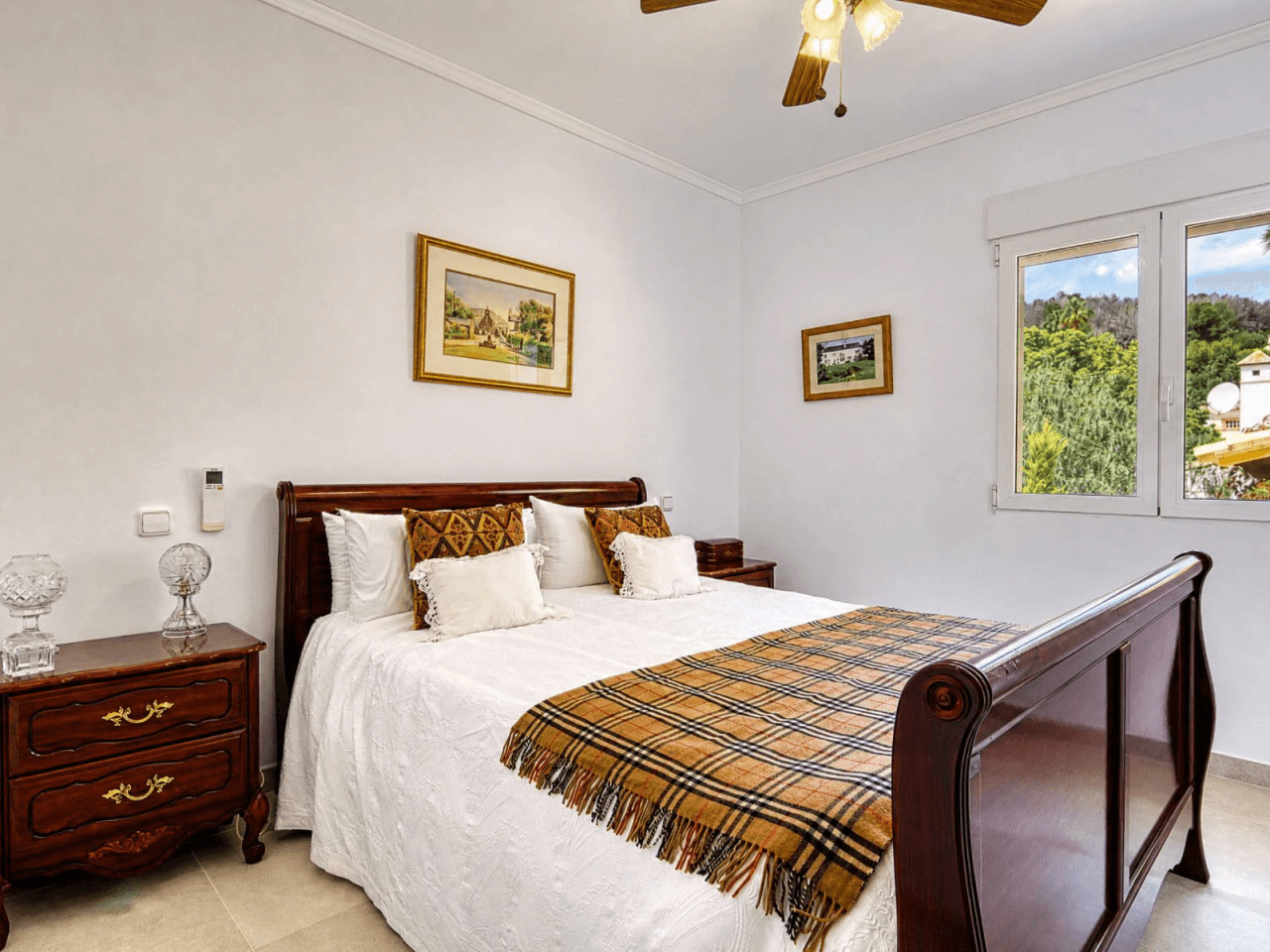 South-facing villa in excellent condition for sale in Sella Golf Resort, Pedreguer, Costa Blanca.