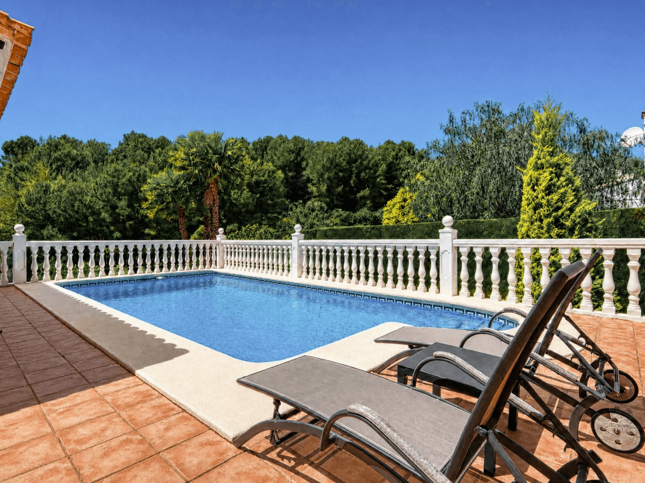 South-facing villa in excellent condition for sale in Sella Golf Resort, Pedreguer, Costa Blanca.