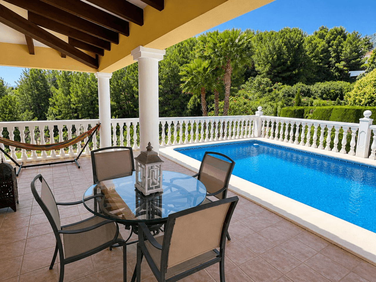 South-facing villa in excellent condition for sale in Sella Golf Resort, Pedreguer, Costa Blanca.