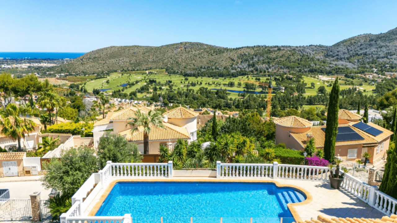 Charming Mediterranean villa on a single floor with spectacular views of La Sella Golf Resort, Pedreguer, Costa Blanca.