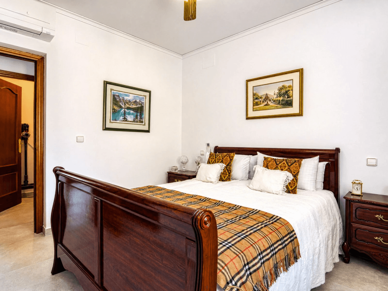 South-facing villa in excellent condition for sale in Sella Golf Resort, Pedreguer, Costa Blanca.